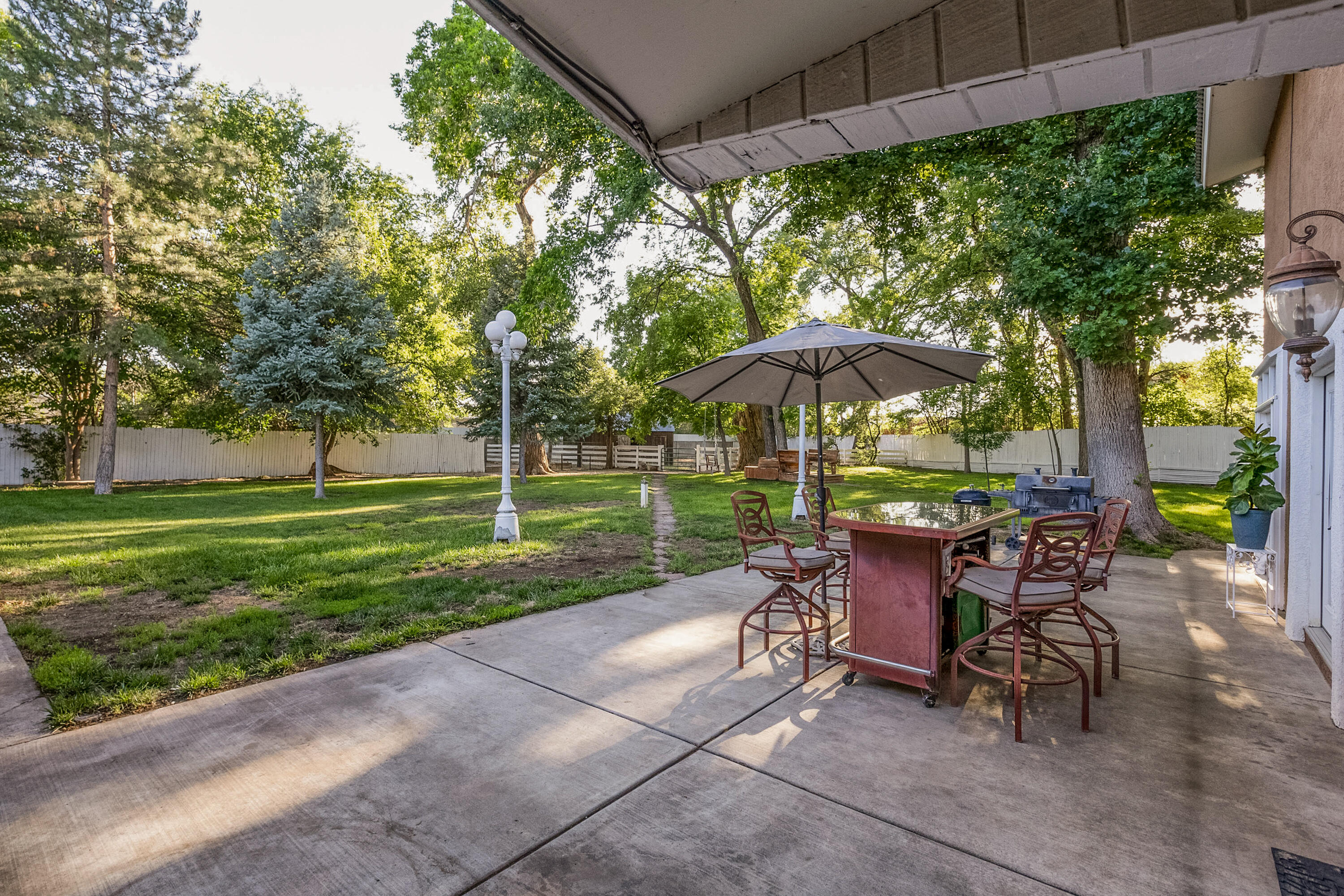 Photo 17 — 9707 Rio Grande Boulevard NW