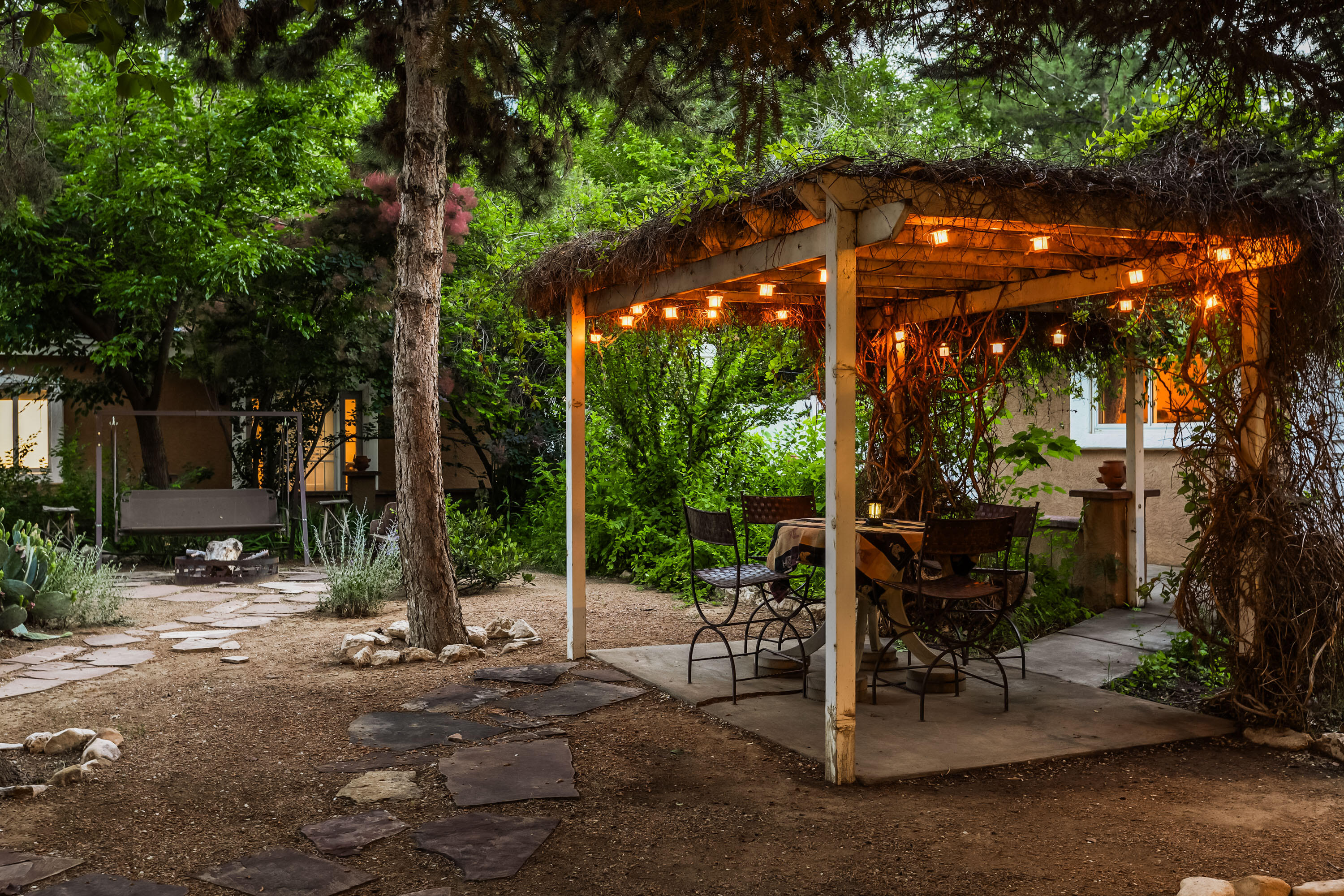 Photo 4 — 9707 Rio Grande Boulevard NW