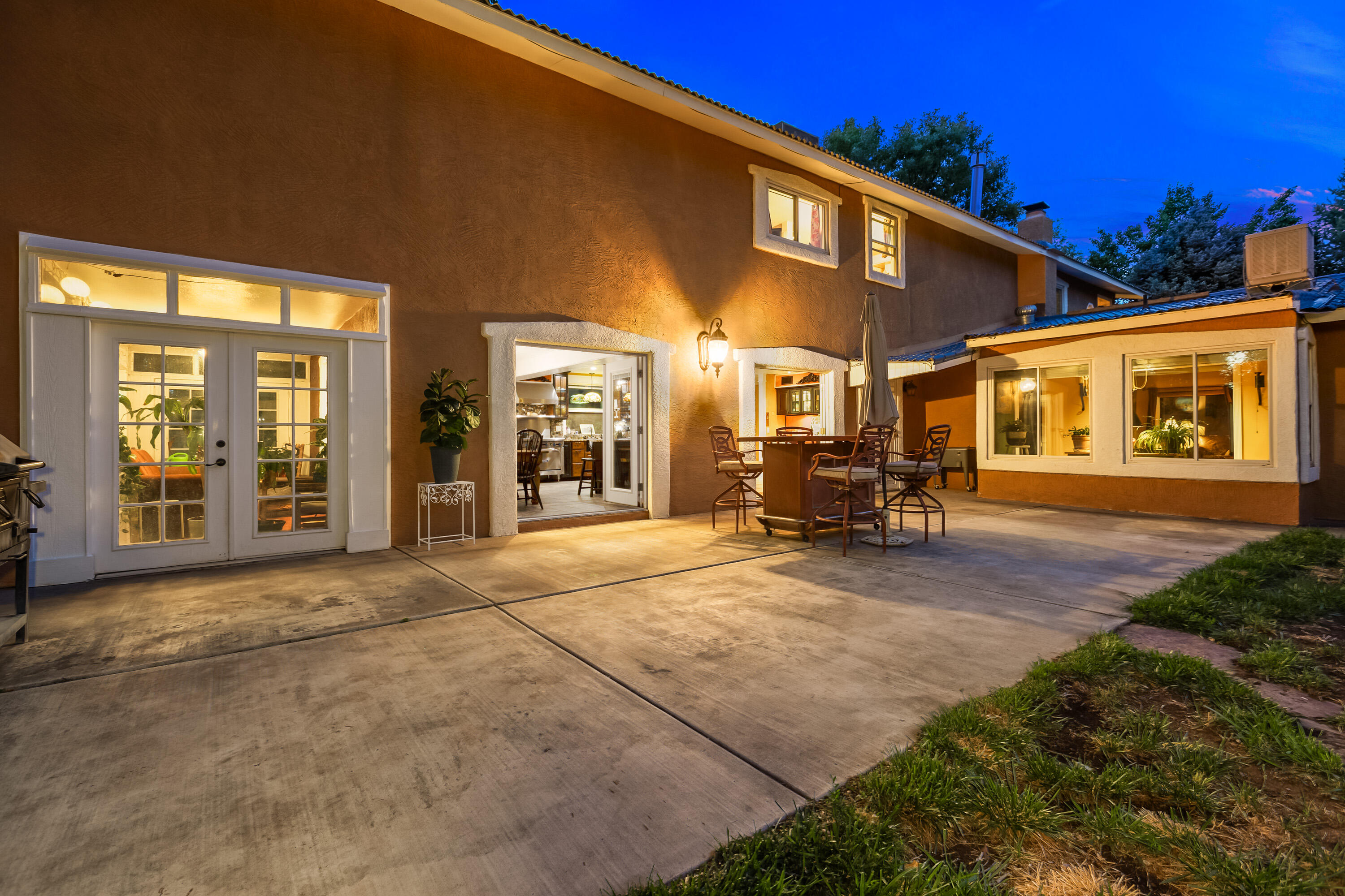 Photo 5 — 9707 Rio Grande Boulevard NW