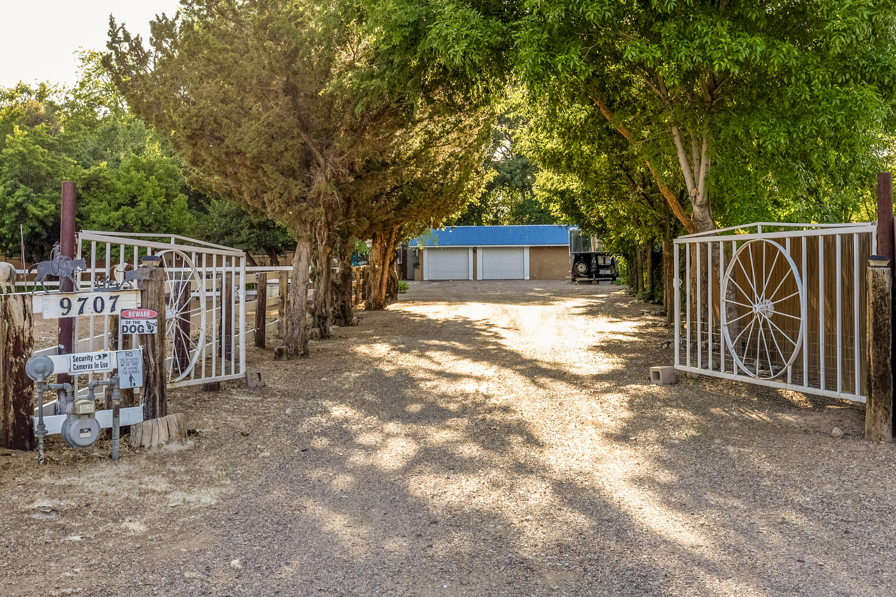 Photo 14 — 9707 Rio Grande Boulevard NW