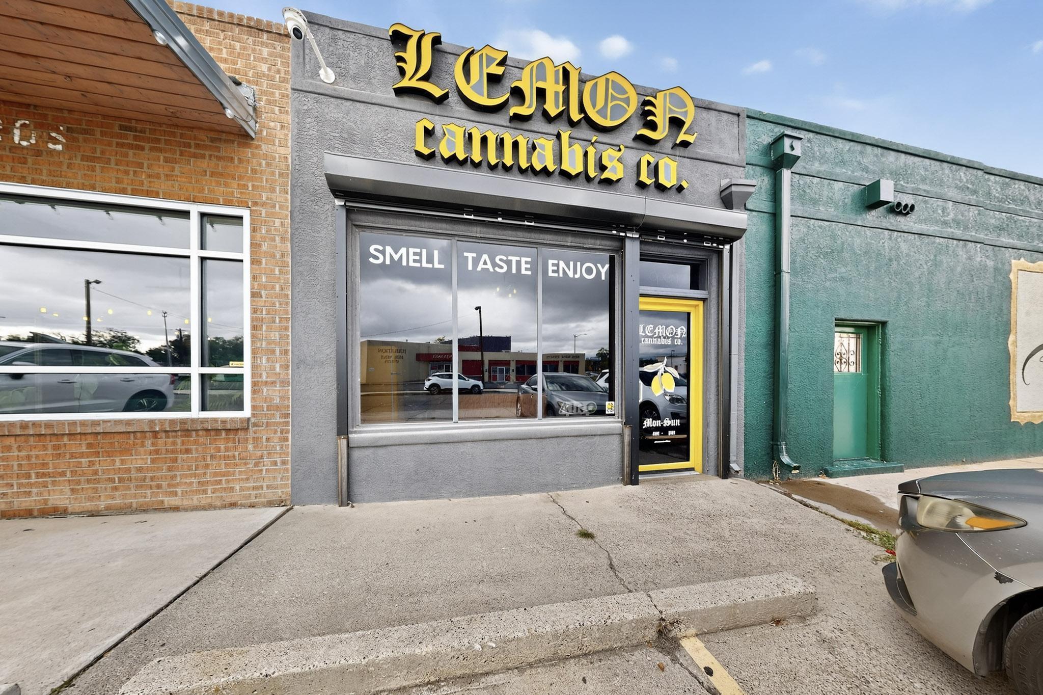 Photo 15 — 629 Amherst Drive NE