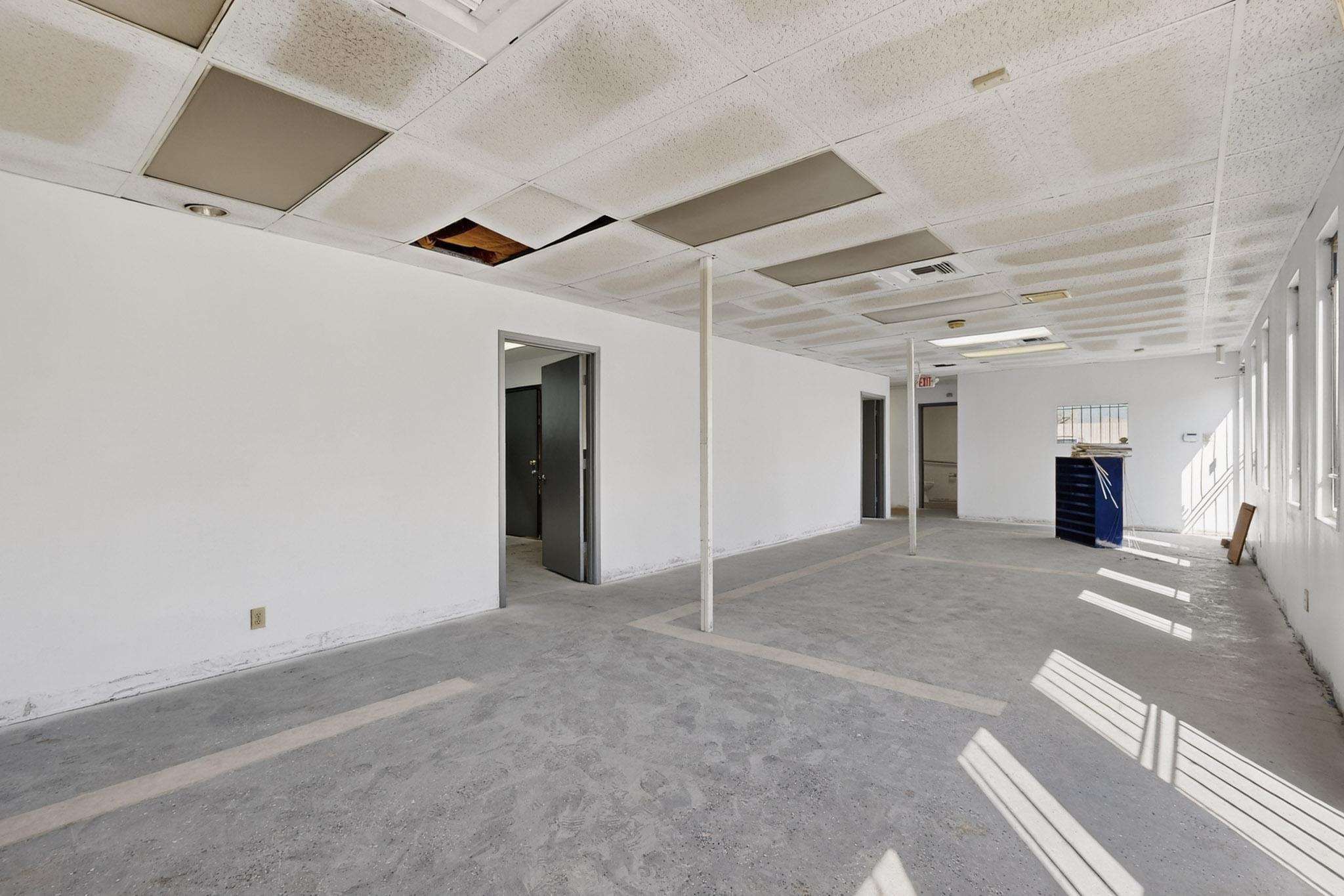 Photo 17 — 2105 Aztec Road NE