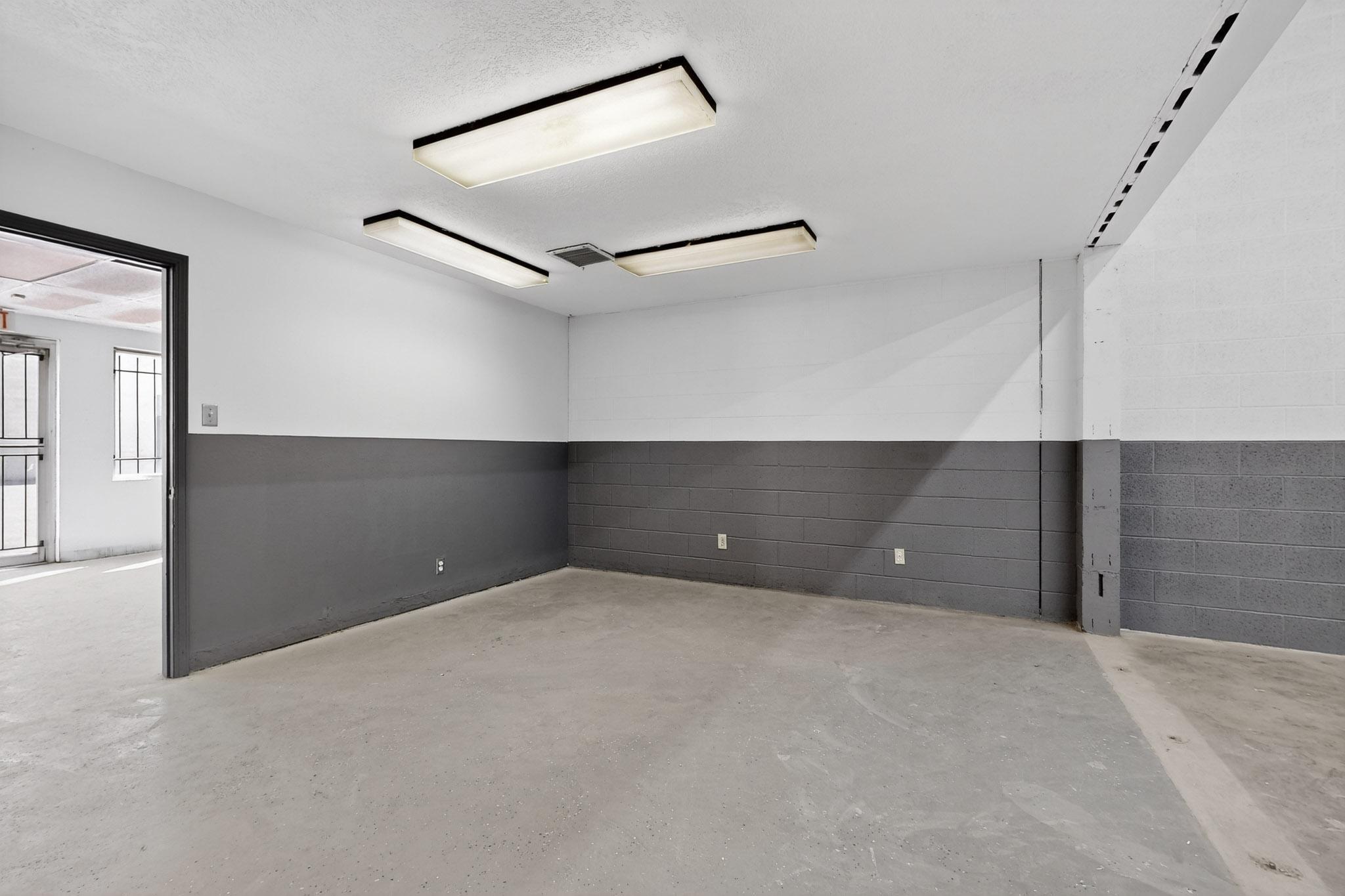 Photo 14 — 2105 Aztec Road NE