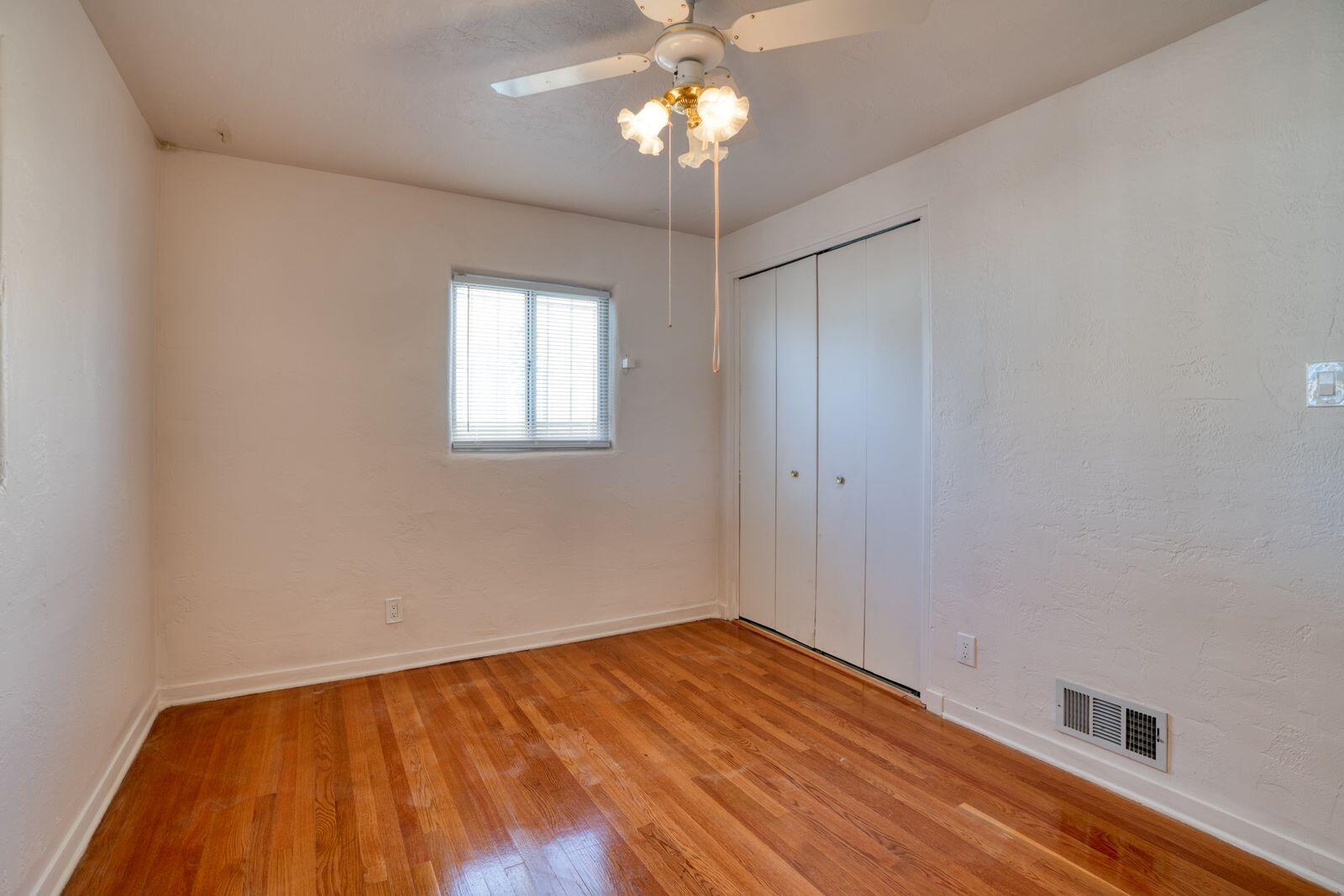 Photo 9 — 825 Dakota Street SE