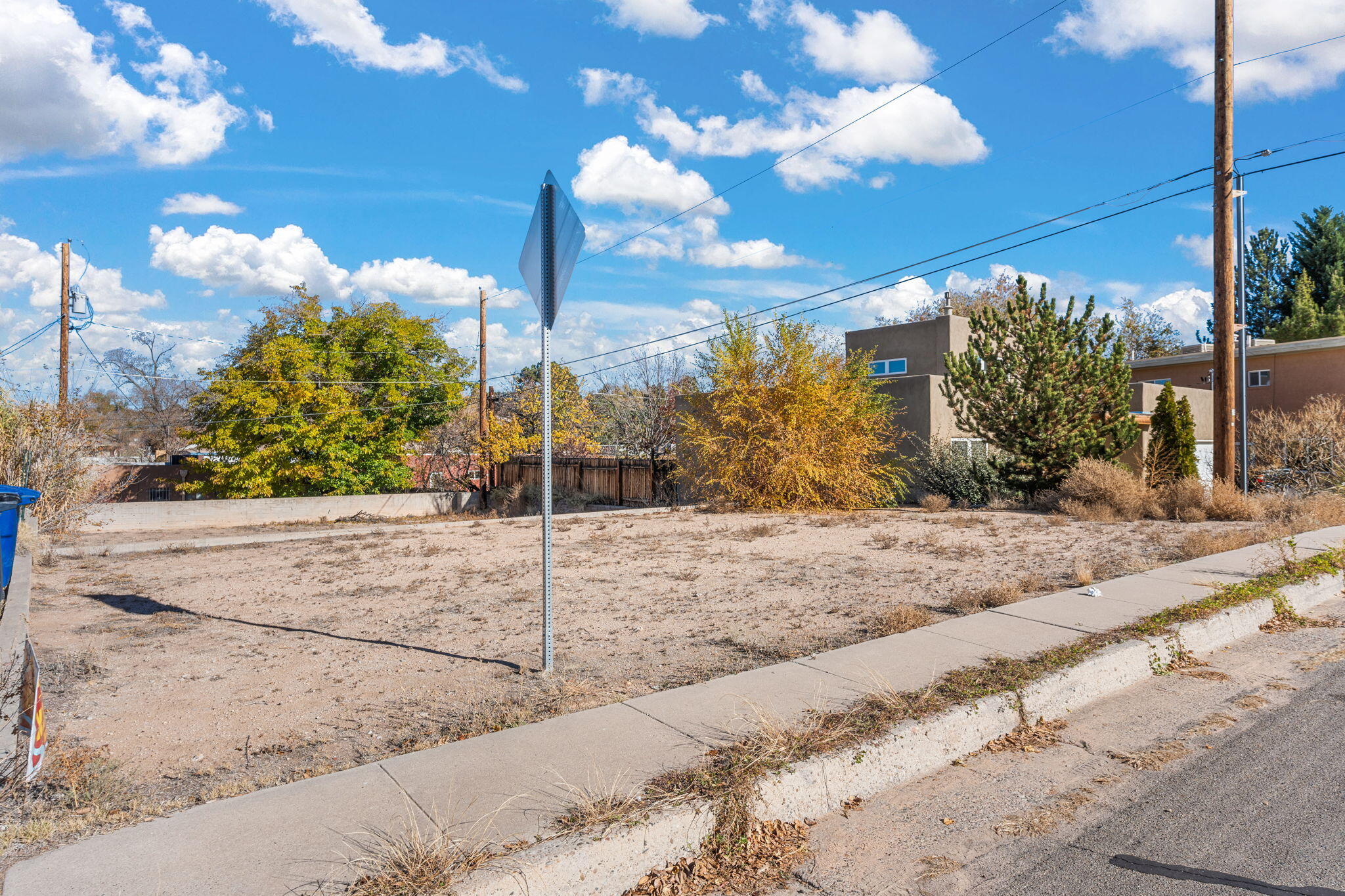 Photo 5 — 2935 San Rafael Avenue SE