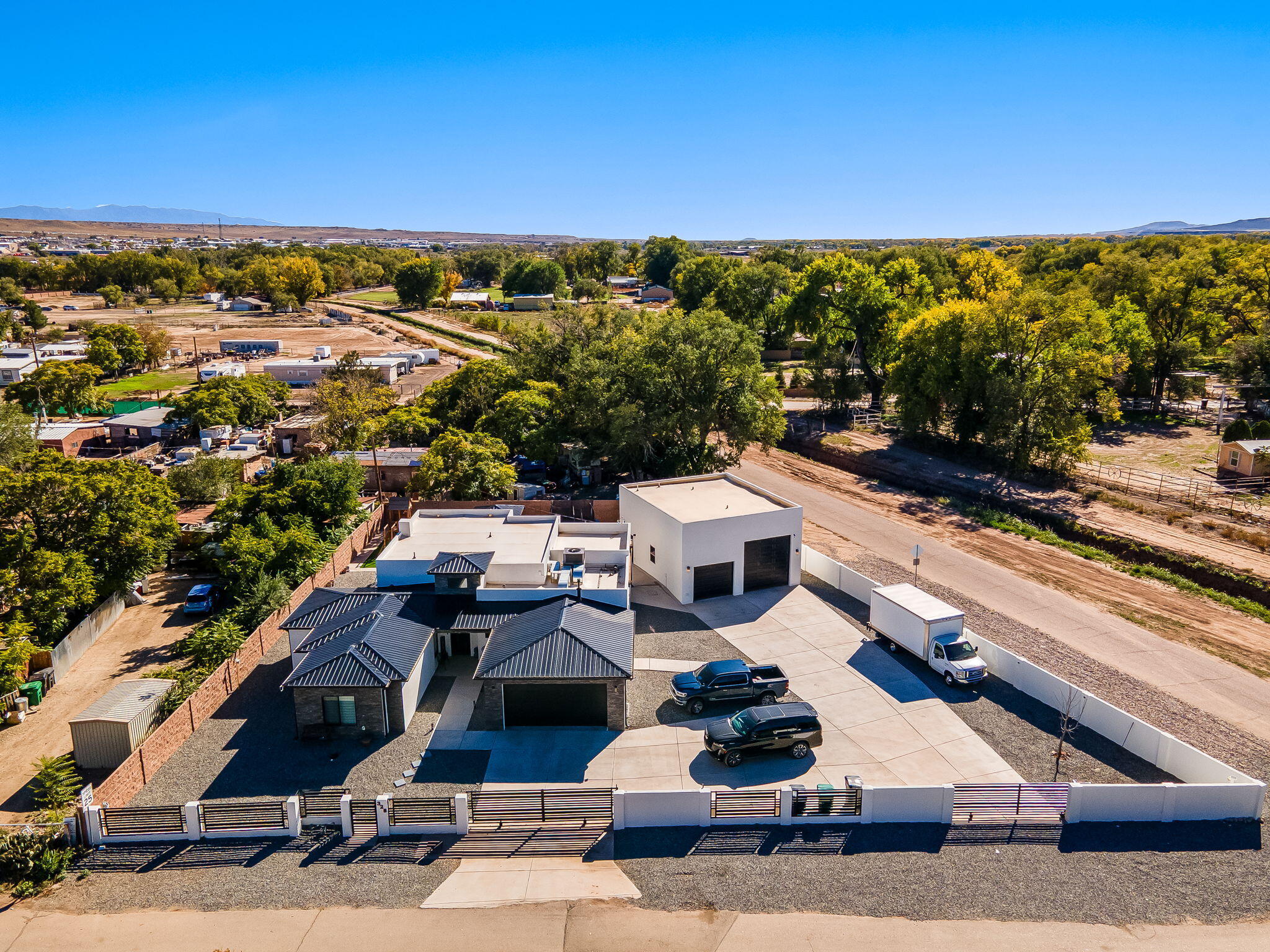 Photo 9 — 328 Camino Siete Road SW
