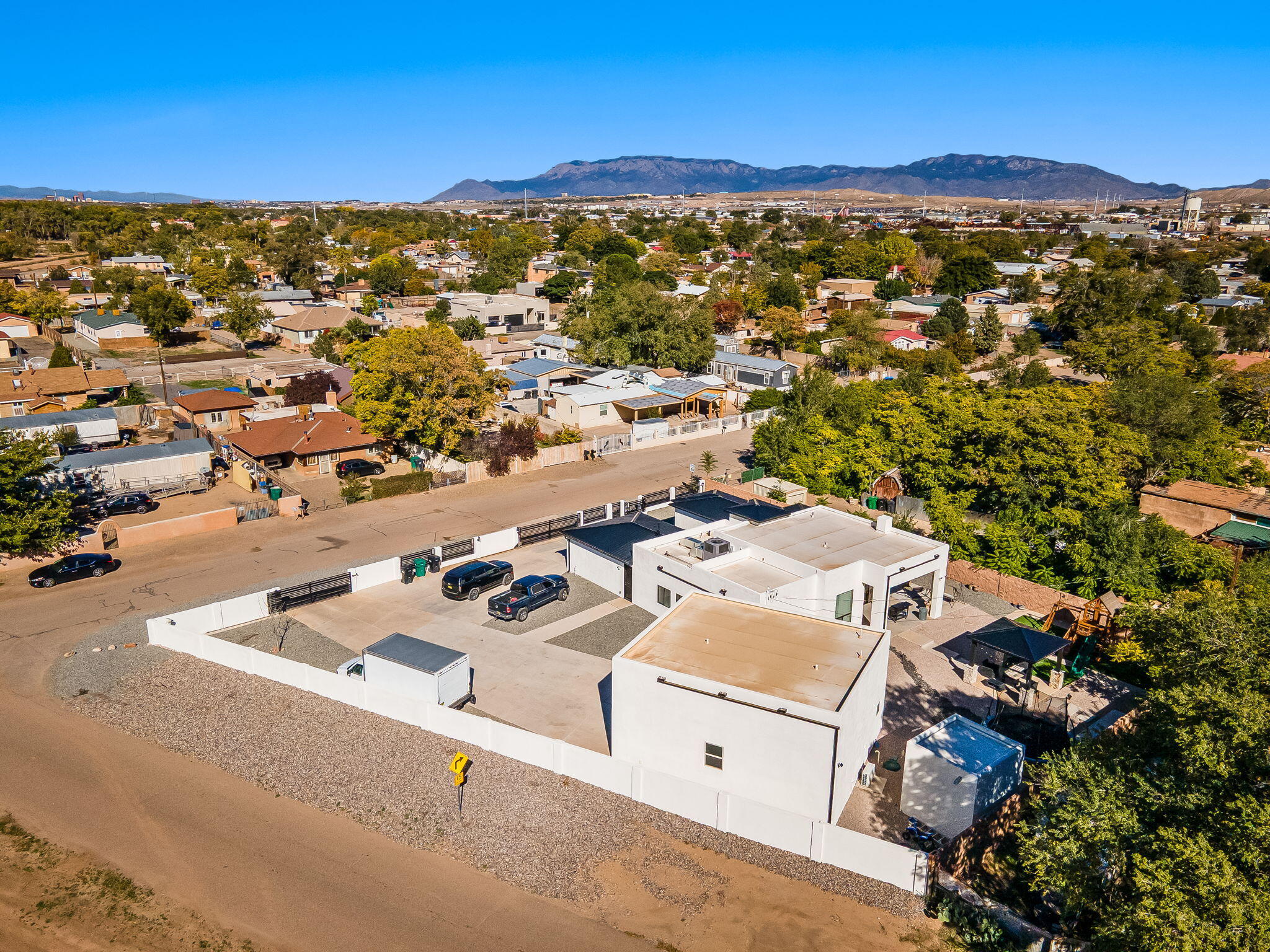 Photo 3 — 328 Camino Siete Road SW