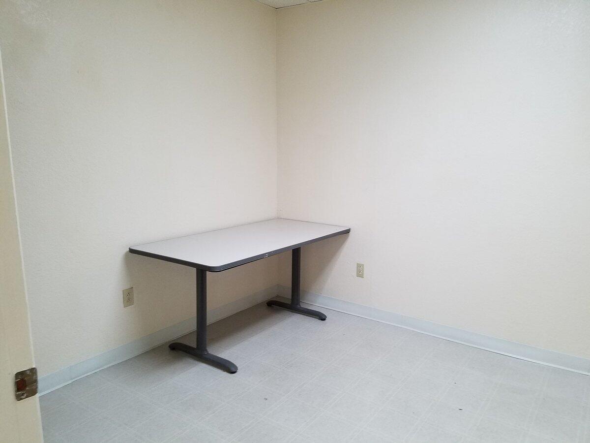 Photo 7 — 1101 Cardenas Drive NE 206