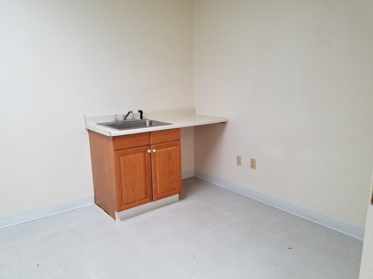 Photo 6 — 1101 Cardenas Drive NE 206