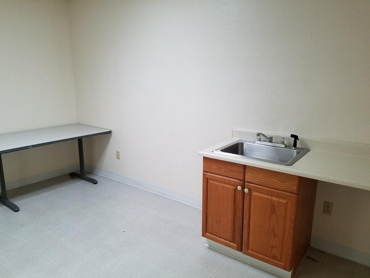 Photo 5 — 1101 Cardenas Drive NE 206