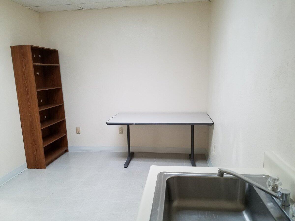 Photo 4 — 1101 Cardenas Drive NE 206