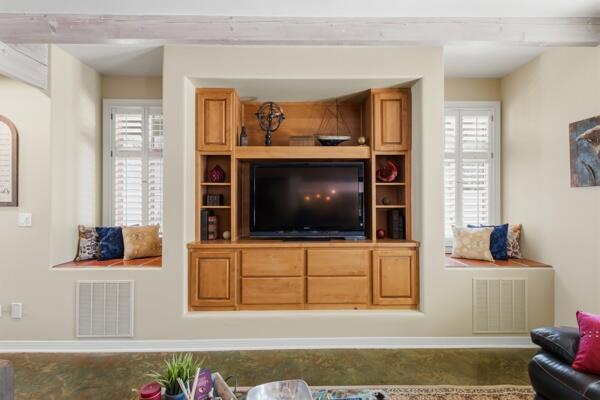 Photo 11 — 7431 Rio Grande Boulevard NW
