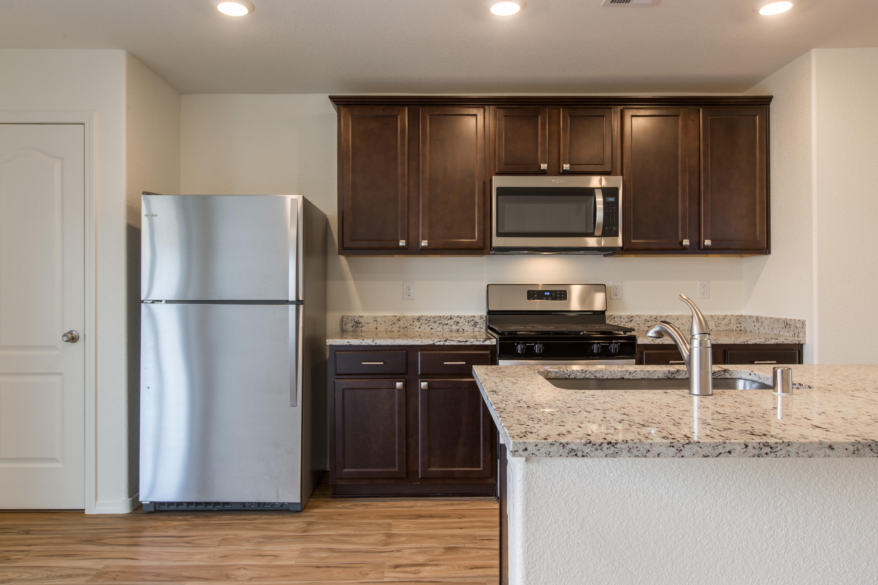 Photo 4 — 456 Chafey Drive SW