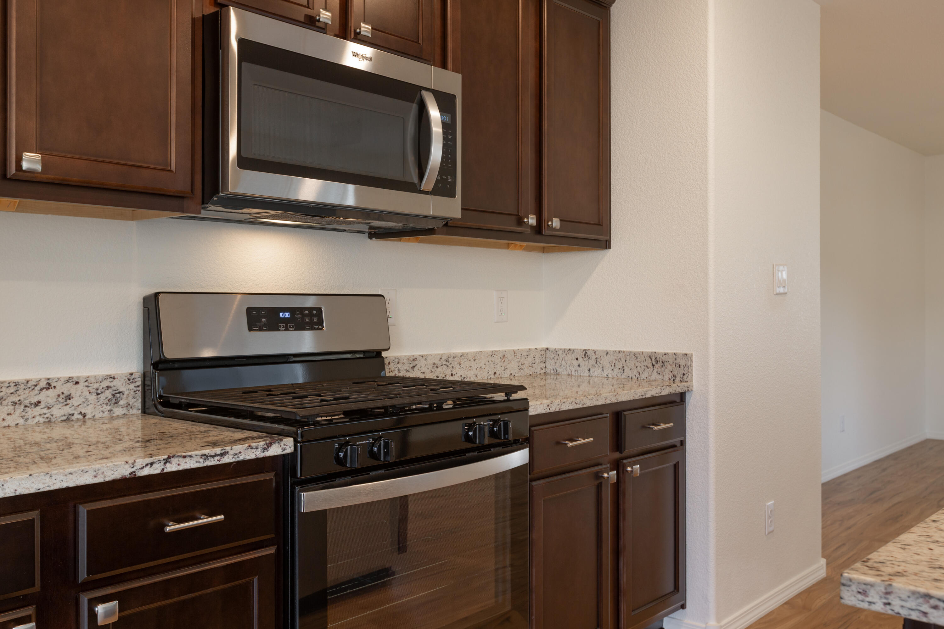 Photo 5 — 456 Chafey Drive SW