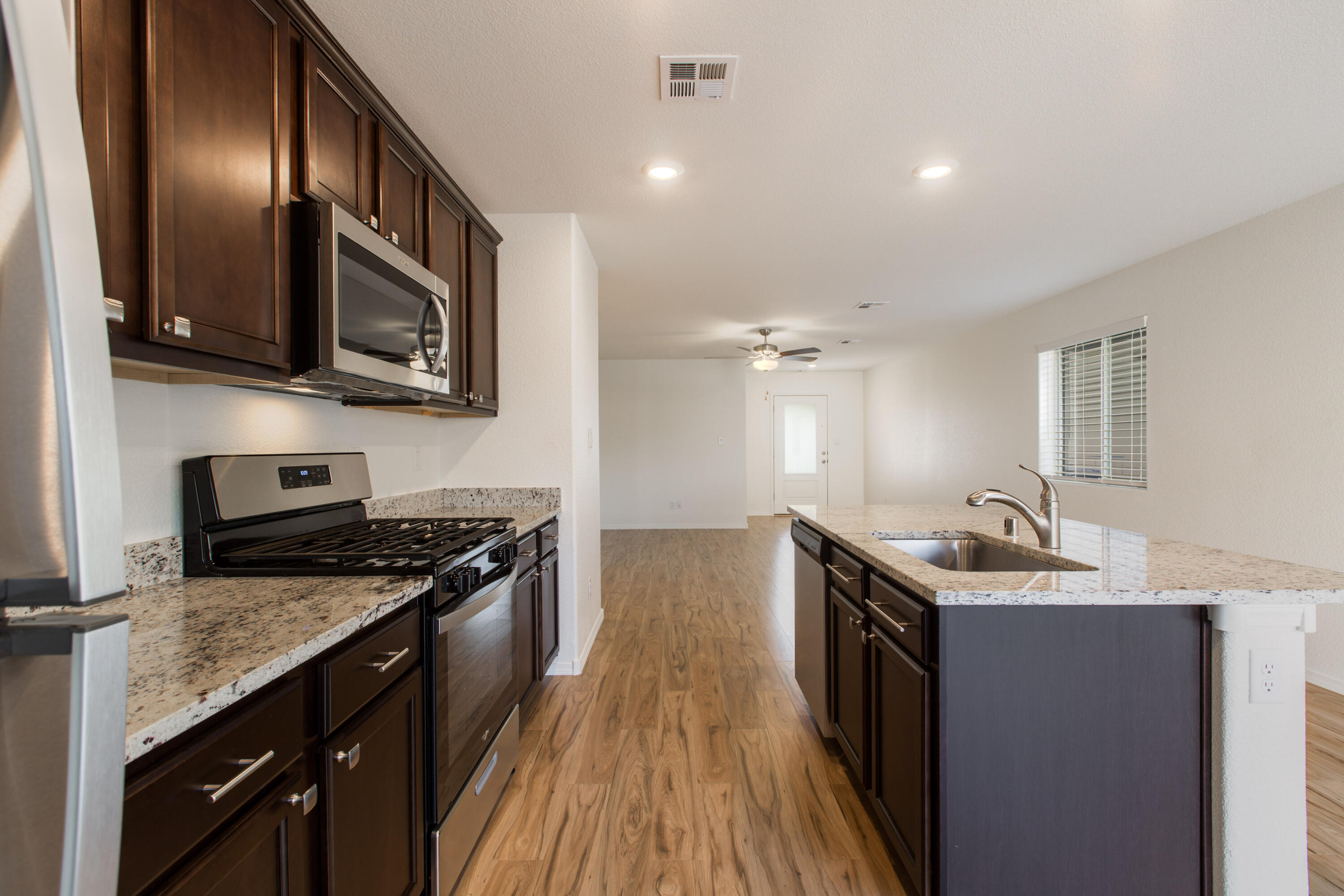 Photo 6 — 456 Chafey Drive SW
