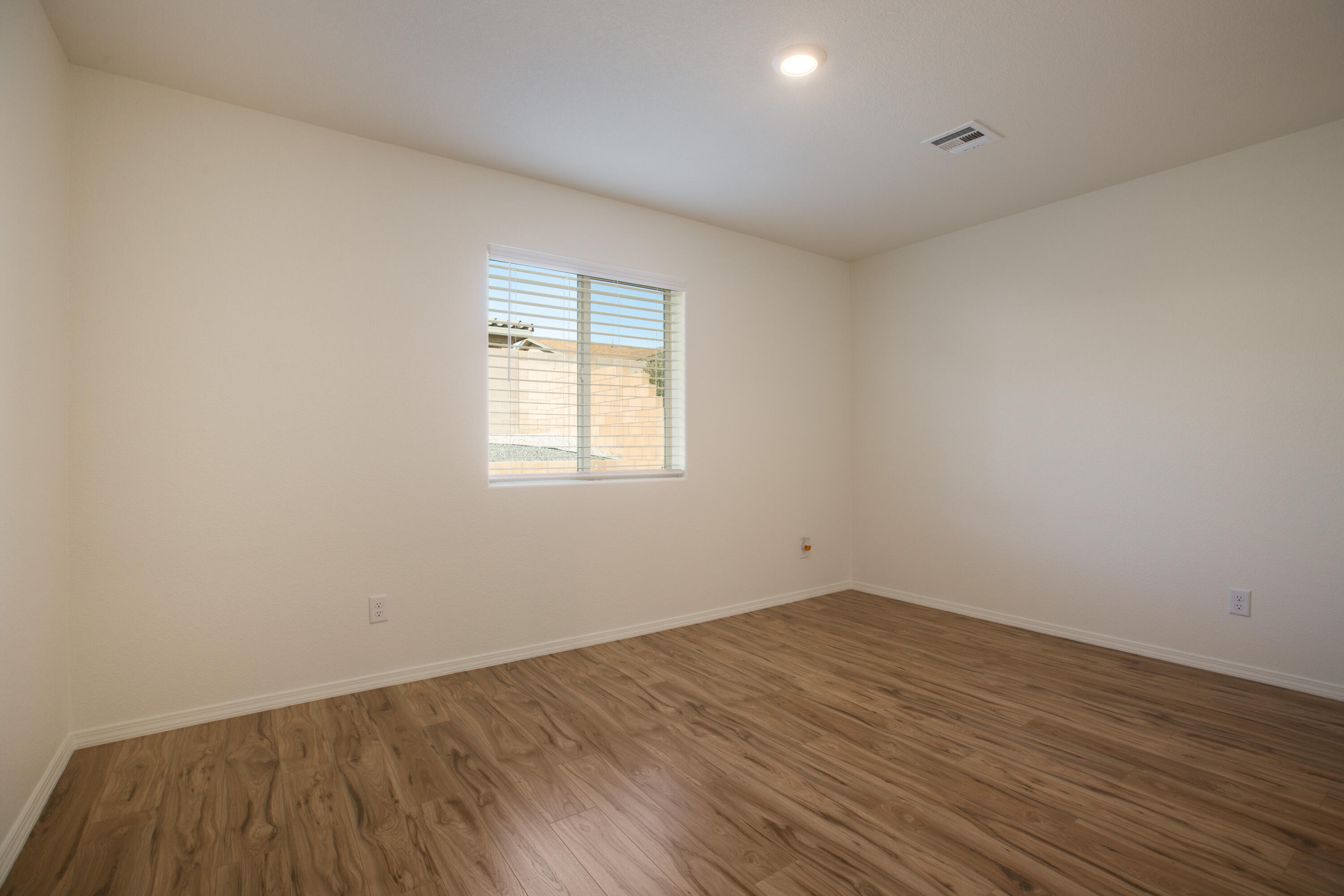 Photo 9 — 456 Chafey Drive SW