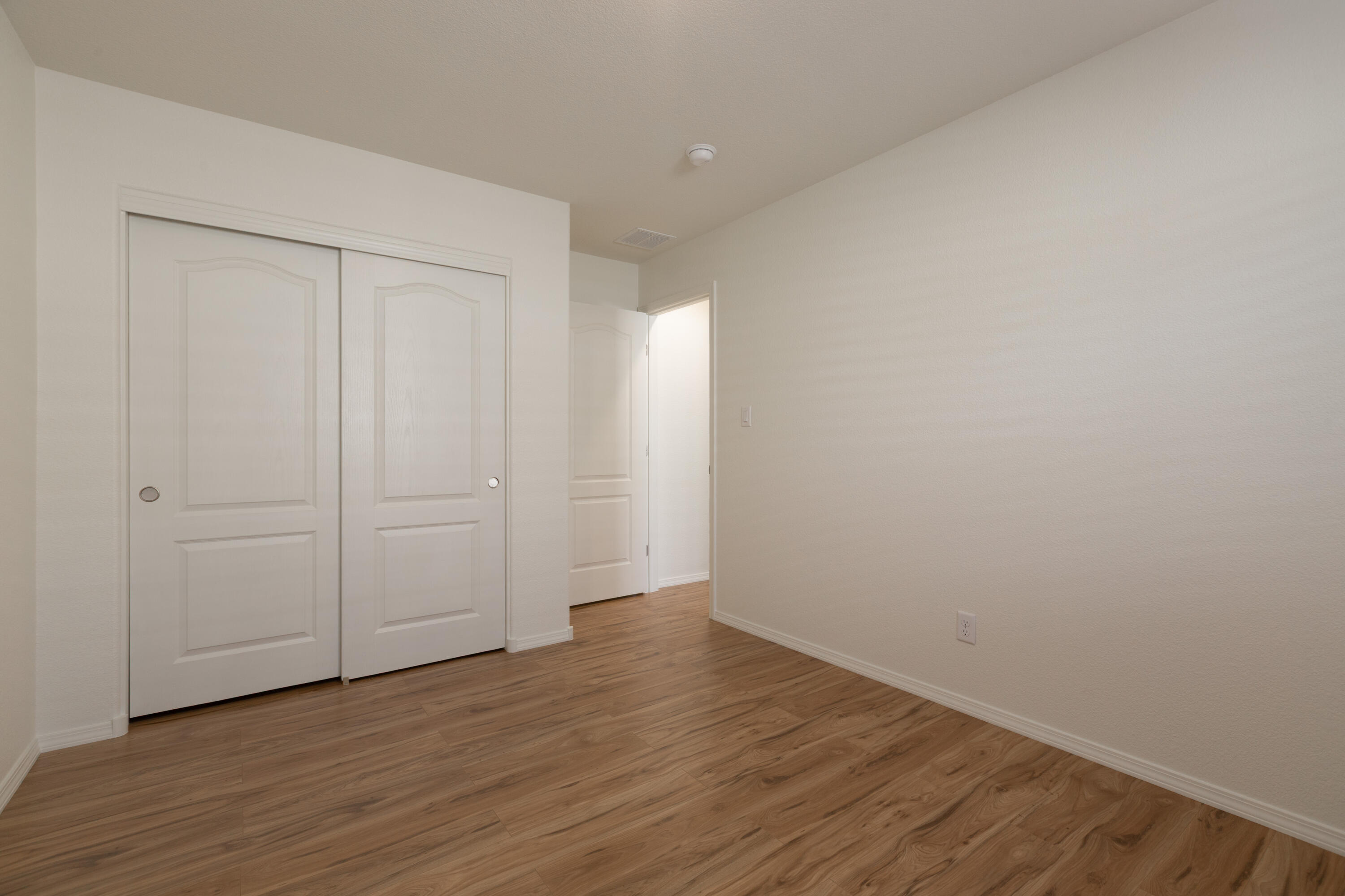 Photo 14 — 456 Chafey Drive SW