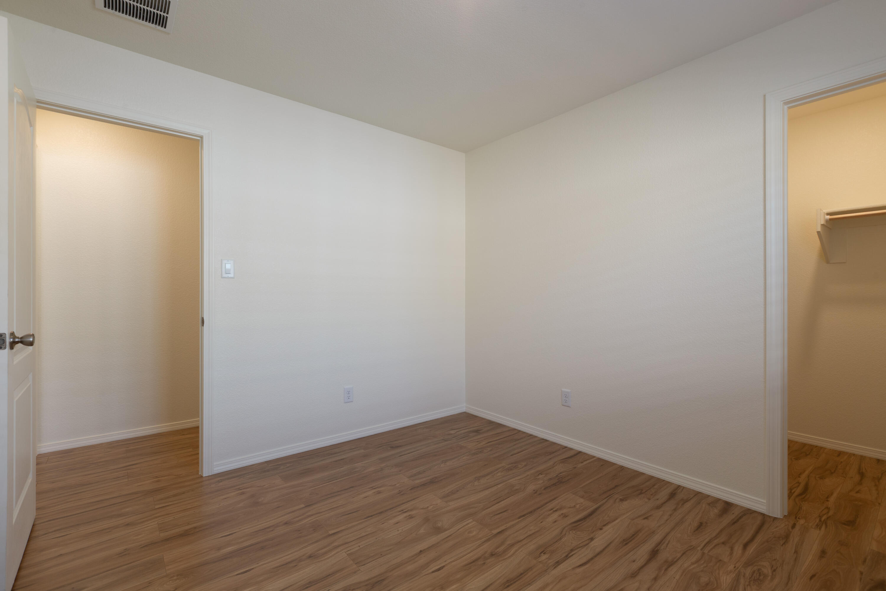 Photo 16 — 456 Chafey Drive SW