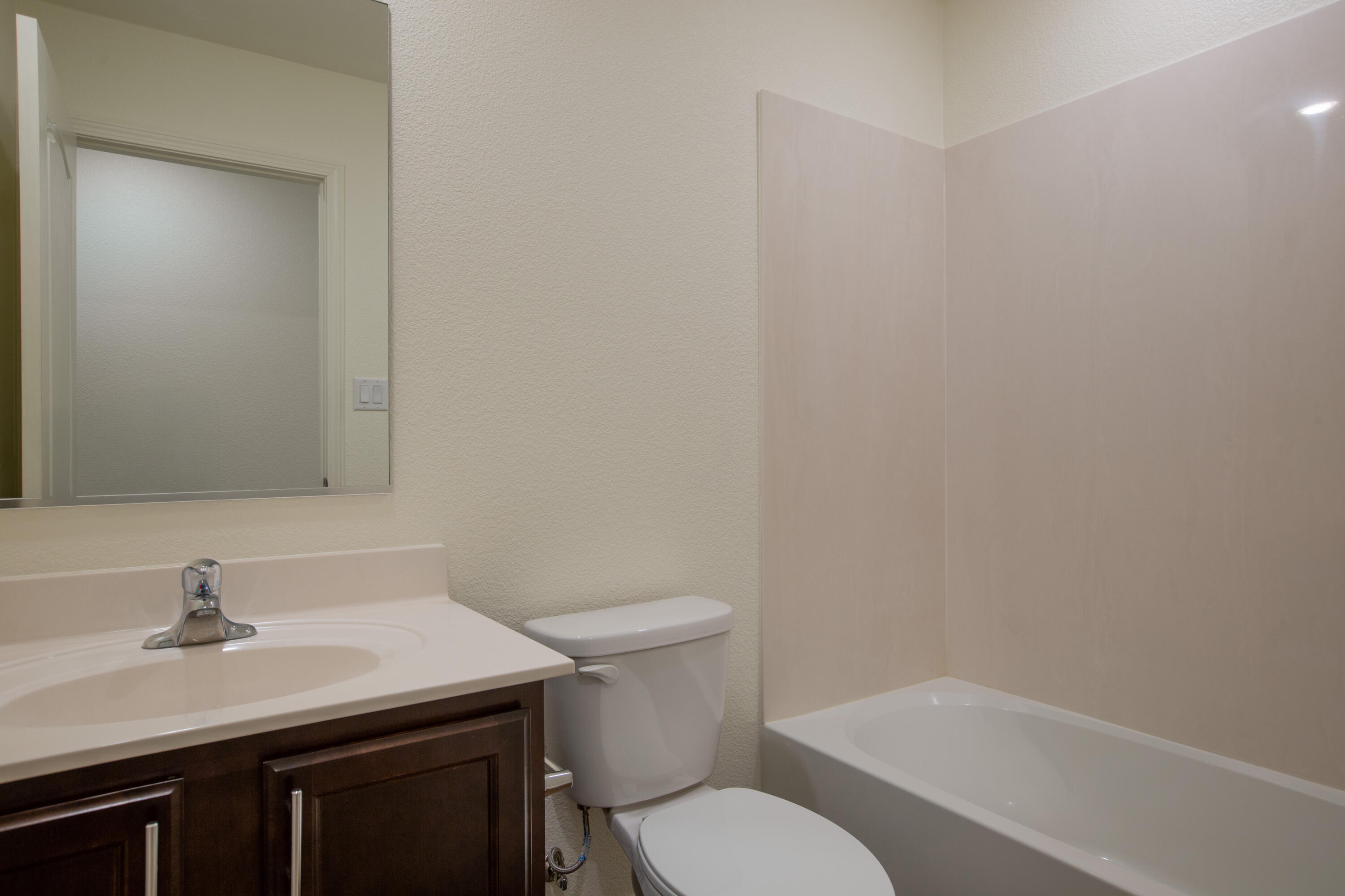 Photo 17 — 456 Chafey Drive SW
