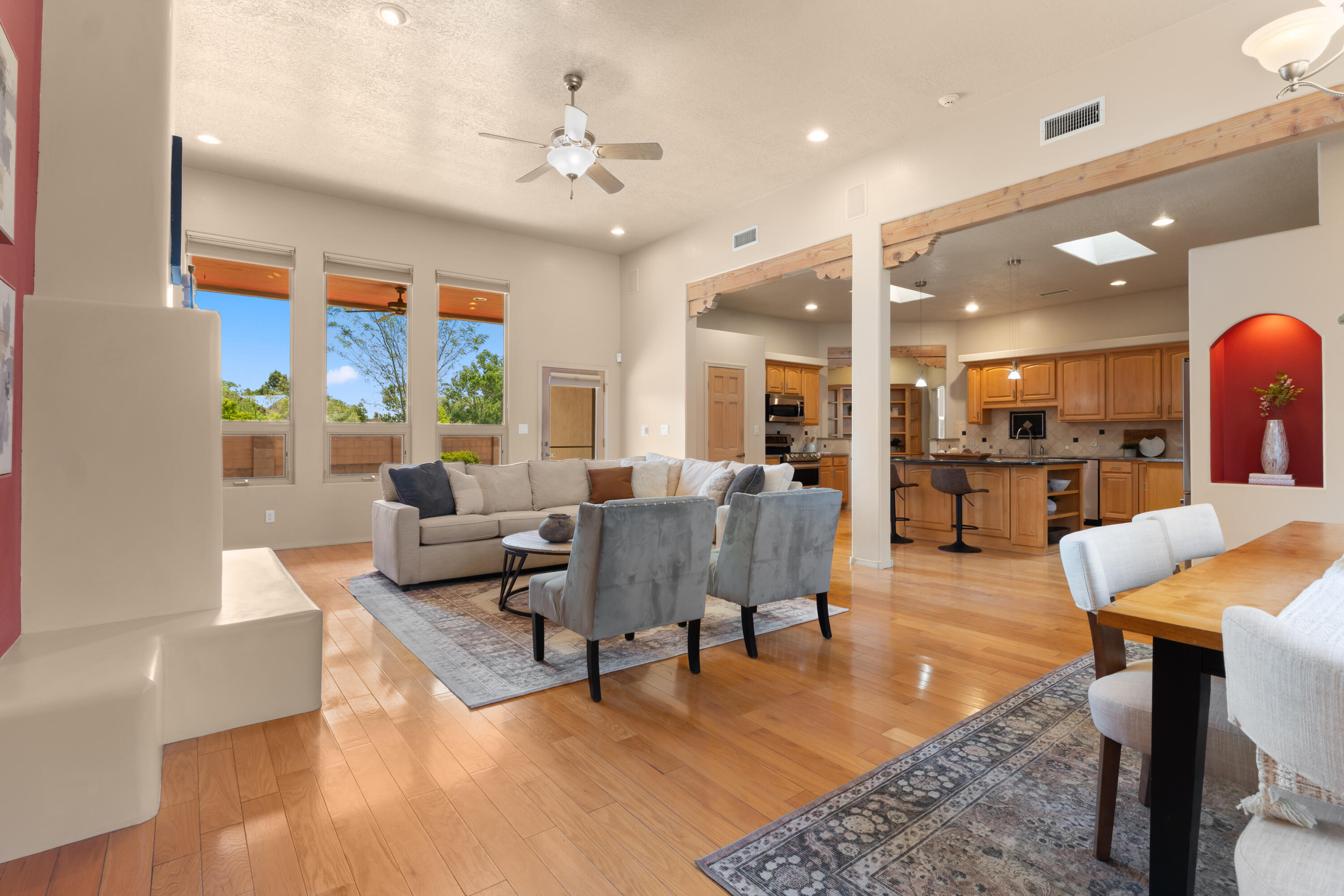 500 Laguna Seca Lane NW, Albuquerque, NM 87104