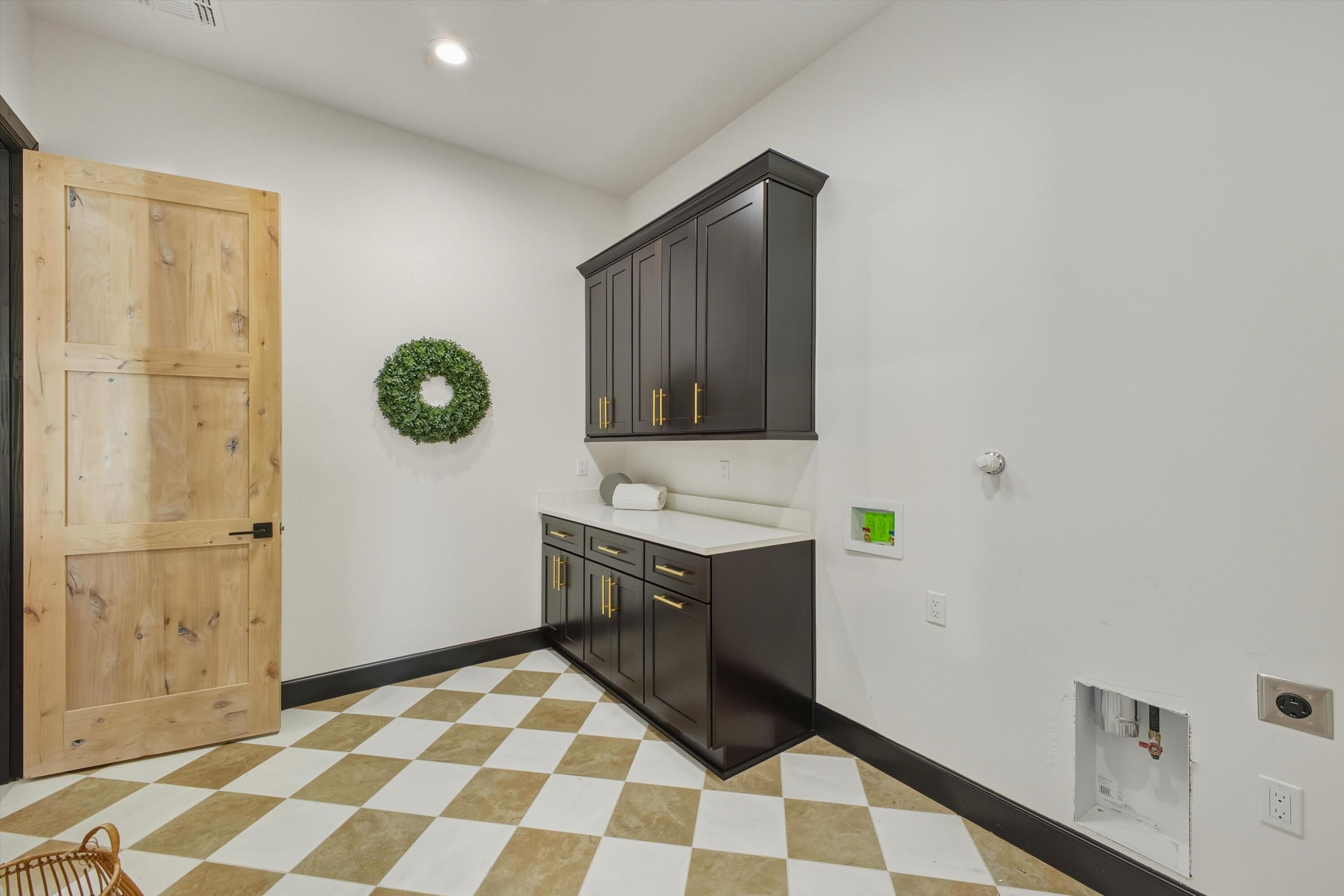 Photo 11 — 11704 Anaheim Avenue NE