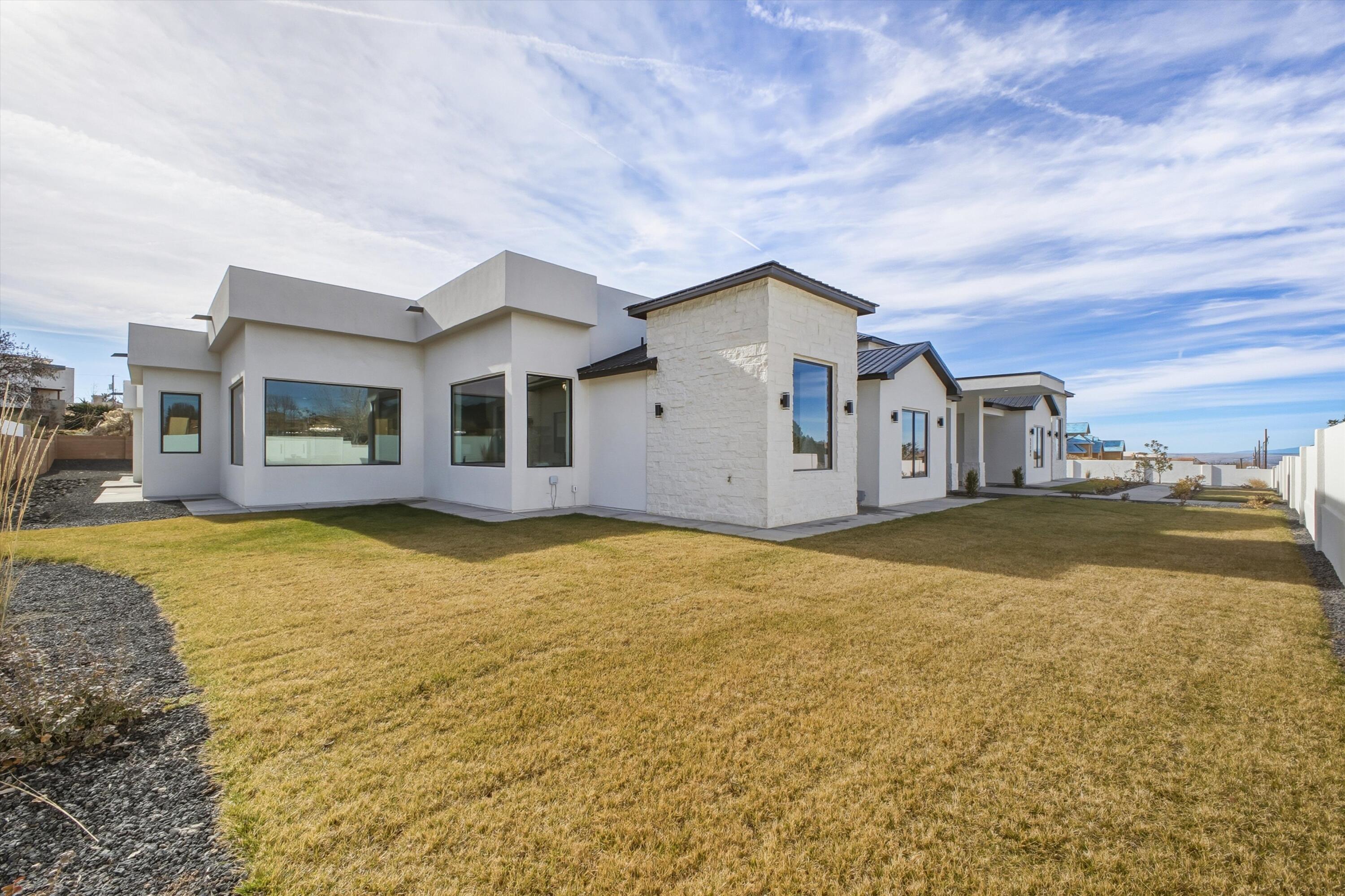 Photo 17 — 11704 Anaheim Avenue NE