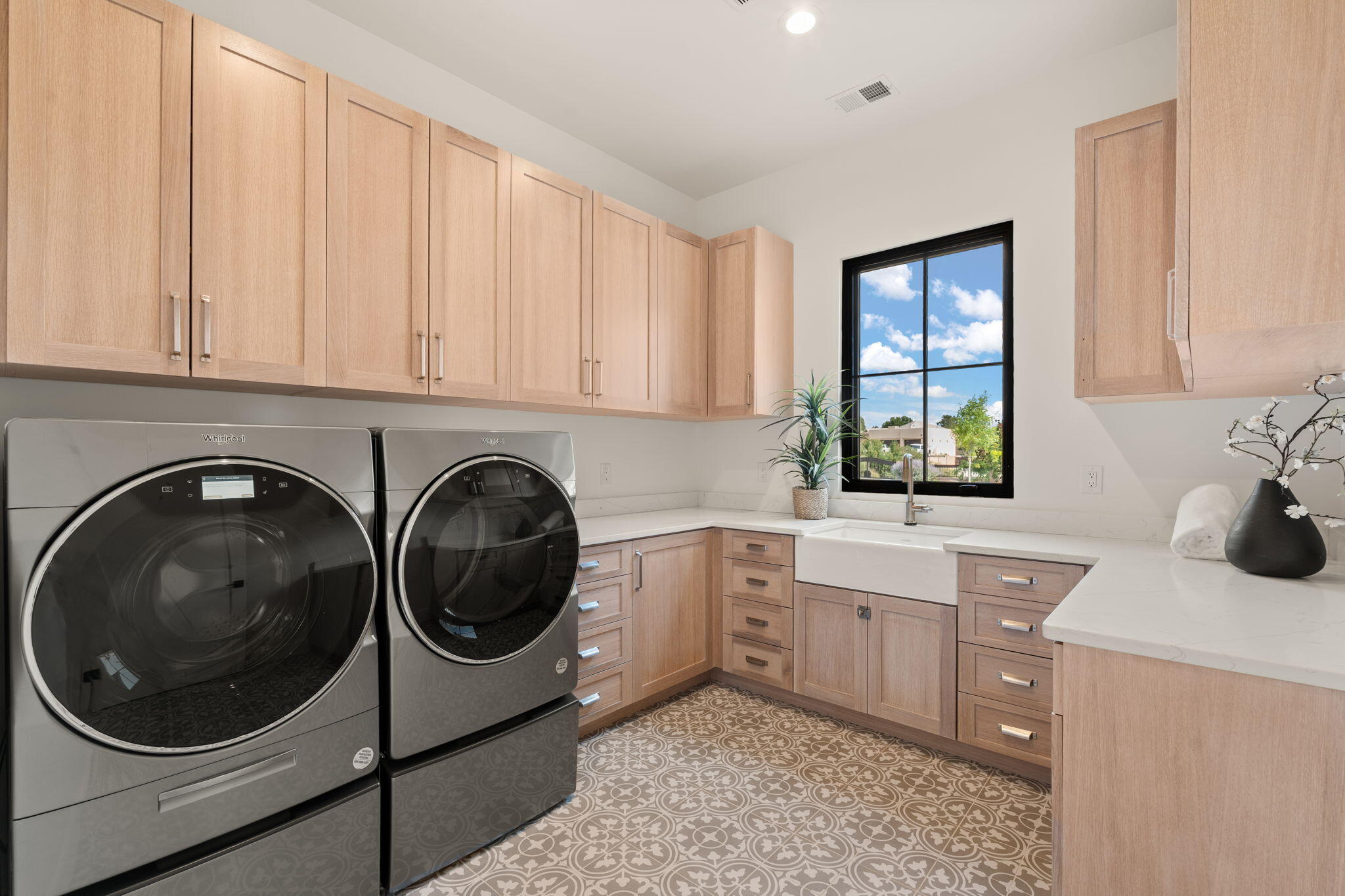 Photo 10 — 8601 Beverly Hills Avenue NE