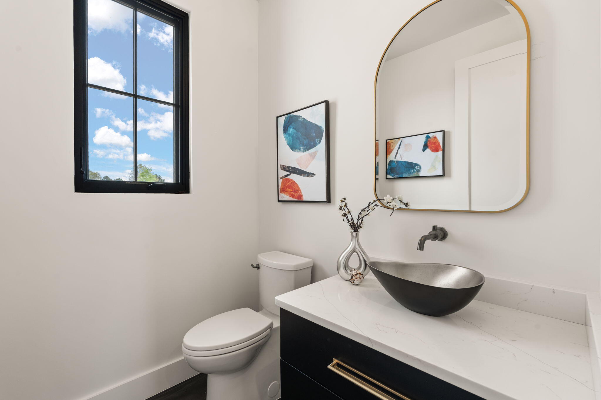 Photo 17 — 8601 Beverly Hills Avenue NE