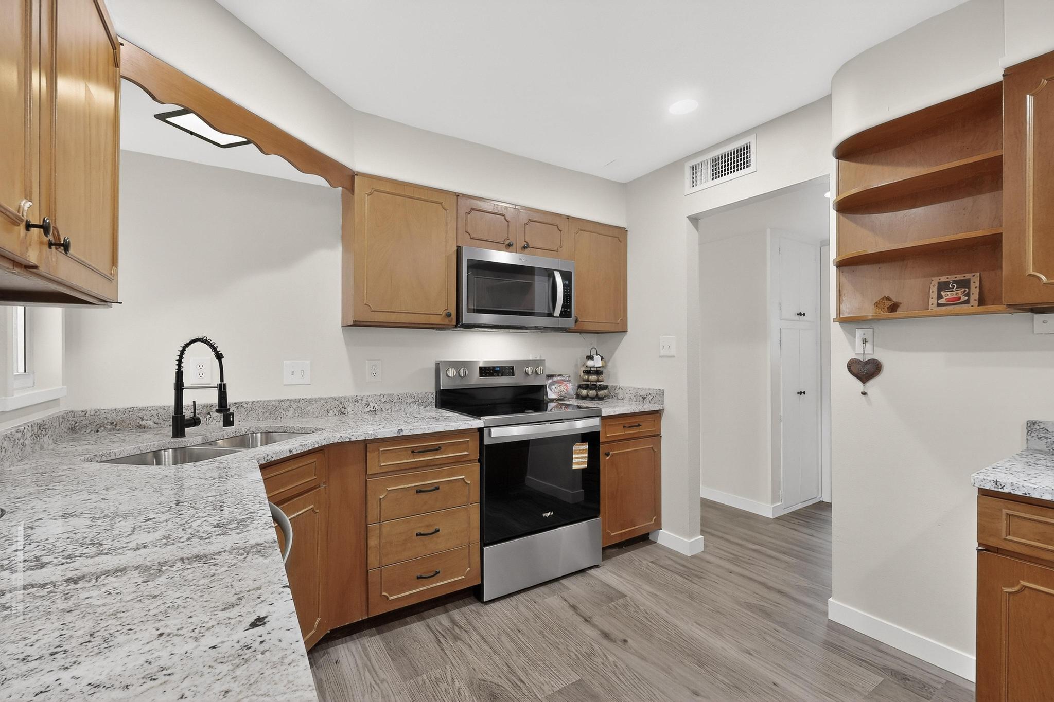 Photo 20 — 10401 Princess Jeanne Avenue NE