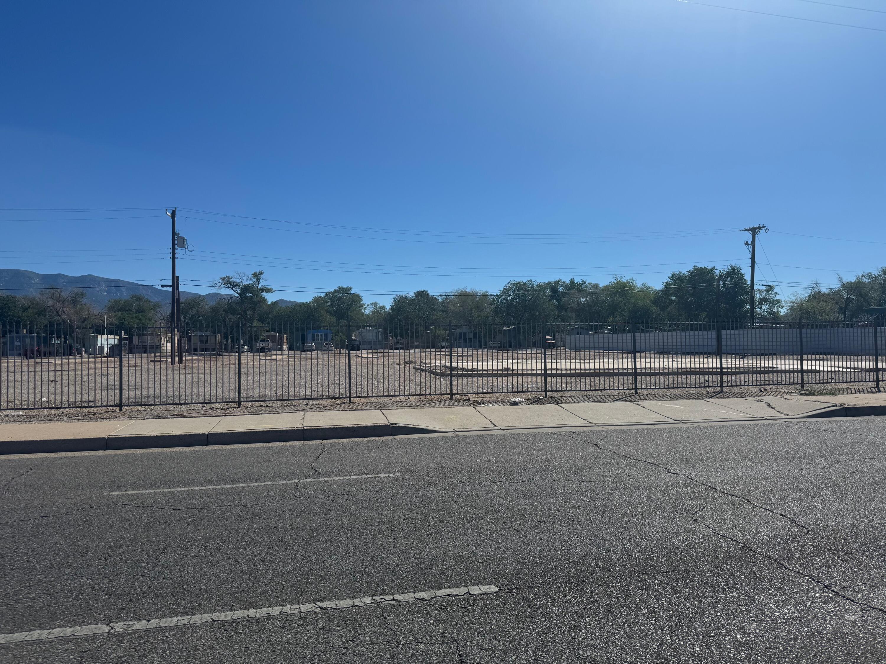 Photo 17 — 114-156 WYOMING Boulevard NE