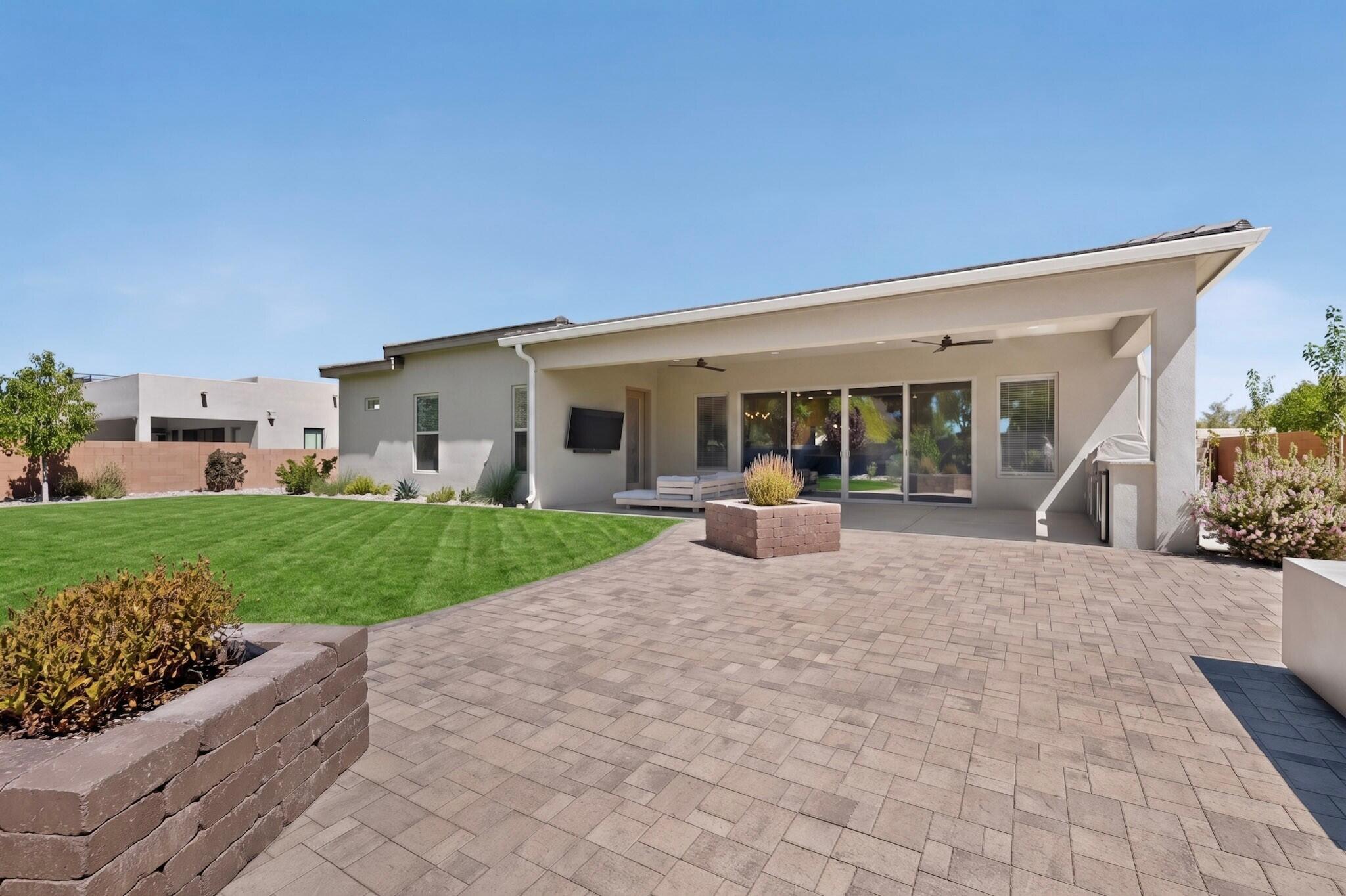 Photo 9 — 212 Lavender Place NE