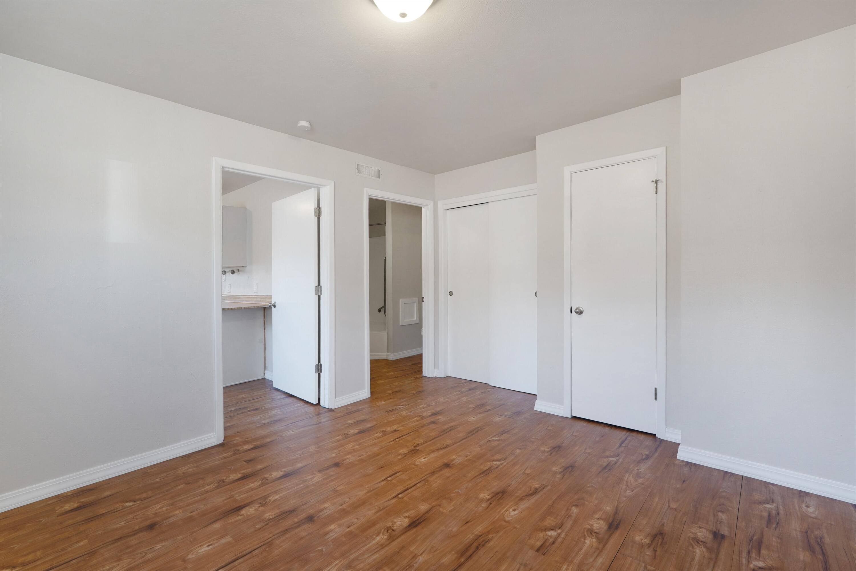 Photo 3 — 4032 Comanche Road NE
