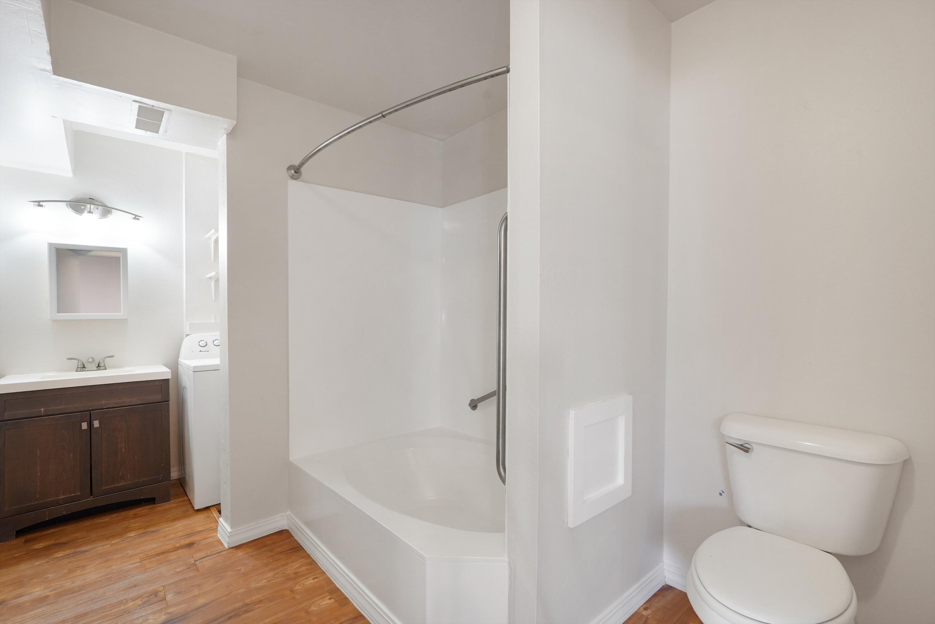 Photo 4 — 4032 Comanche Road NE