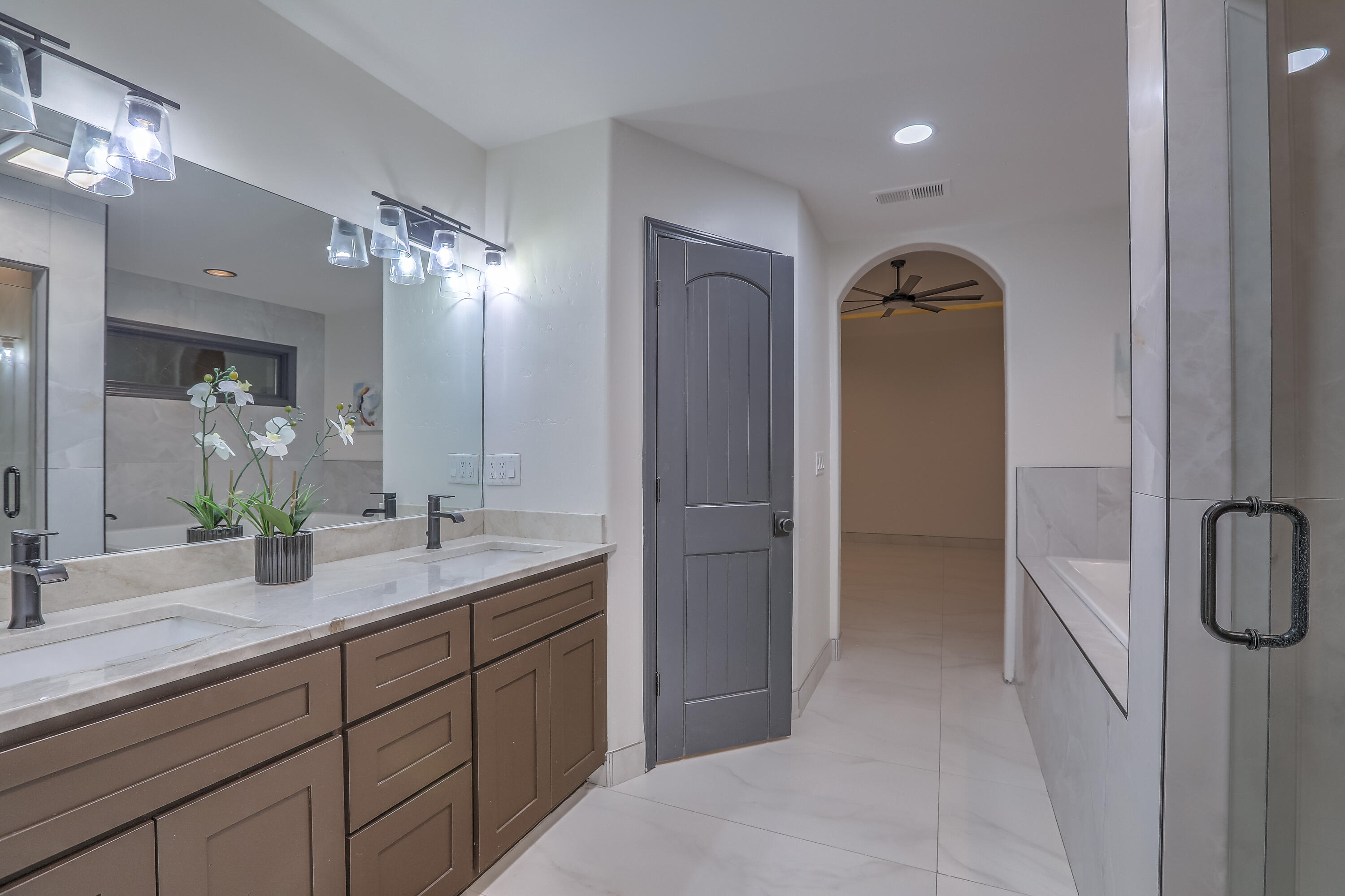 Photo 17 — 9900 Eagle Rock Avenue NE