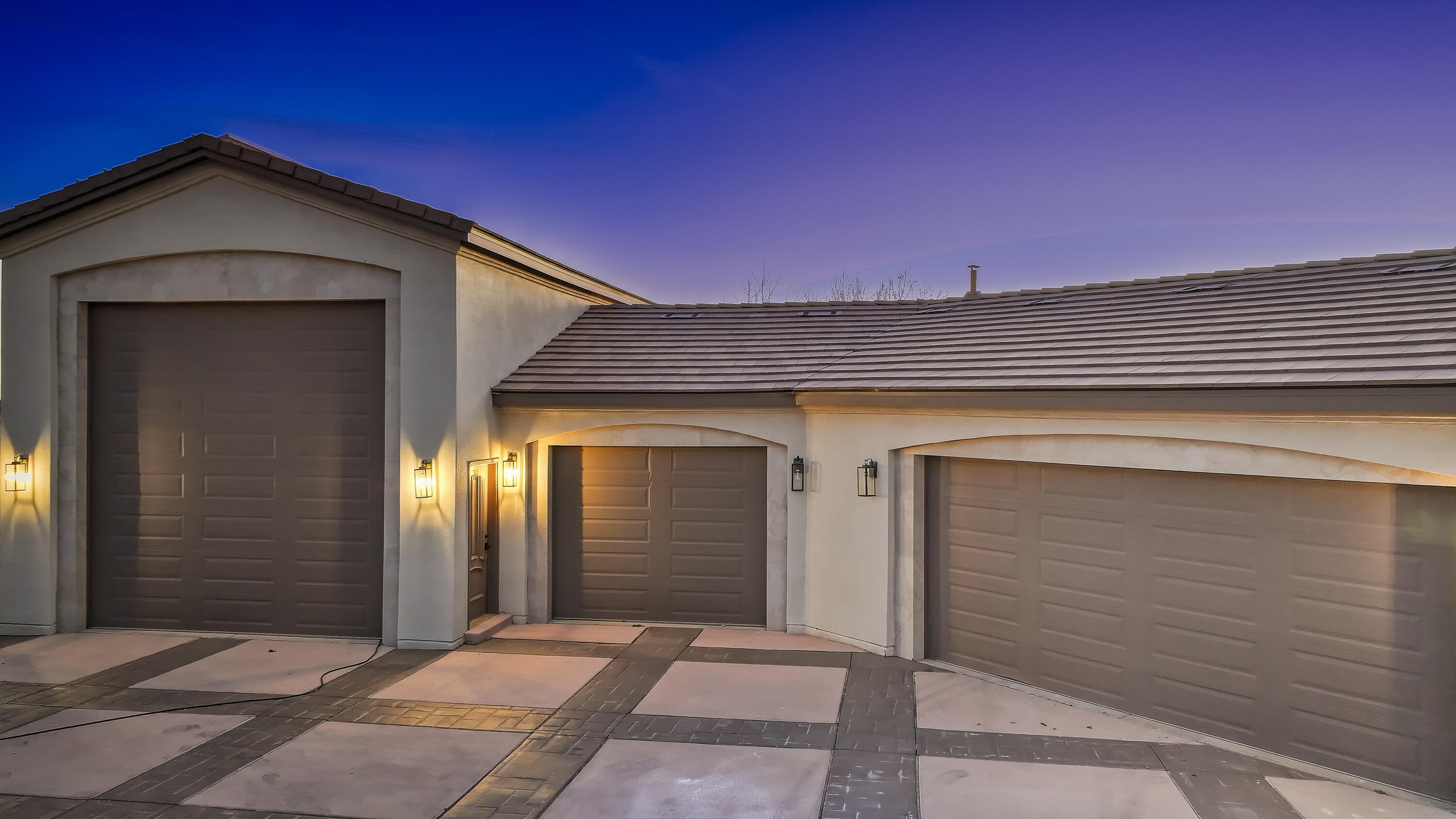 Photo 8 — 9900 Eagle Rock Avenue NE