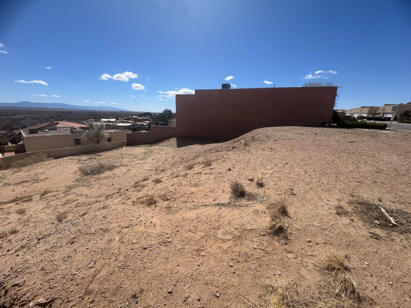 Photo 2 — 1748 Cliffside Drive NW