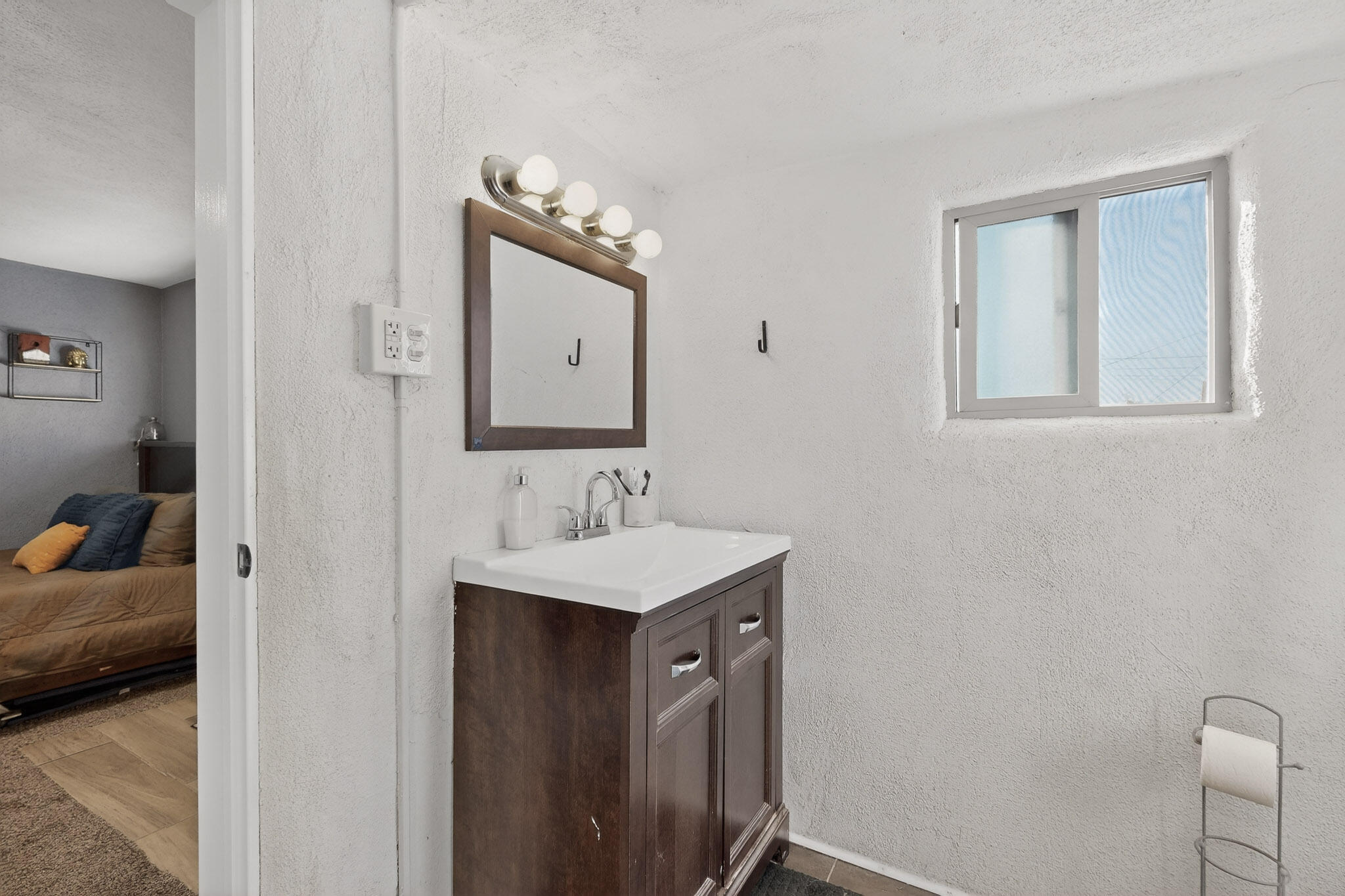 Photo 13 — 915 22nd Street NW