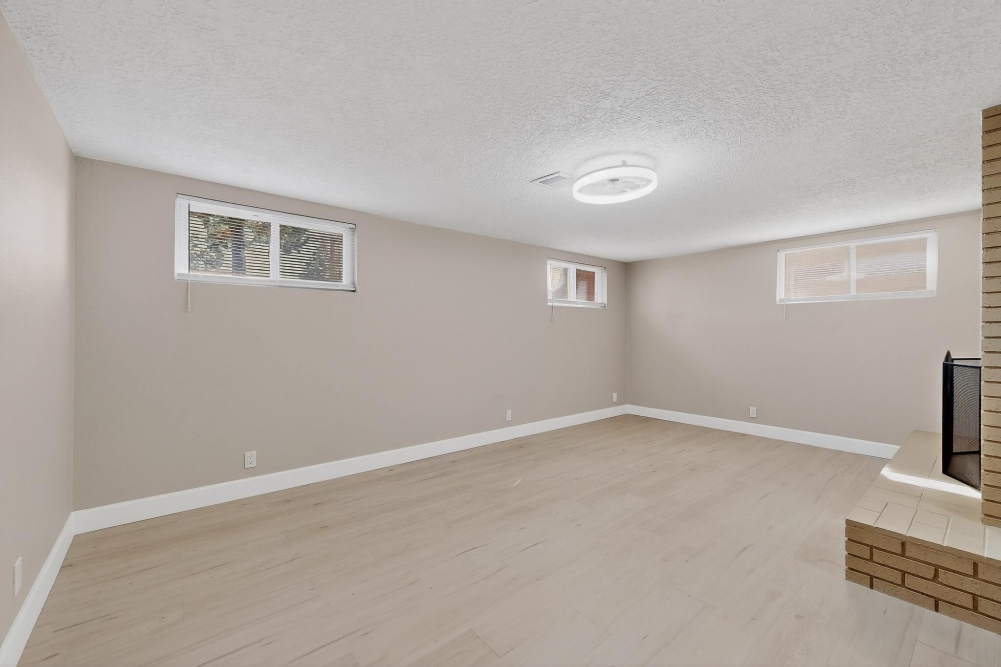 Photo 16 — 2917 Espanola Street NE