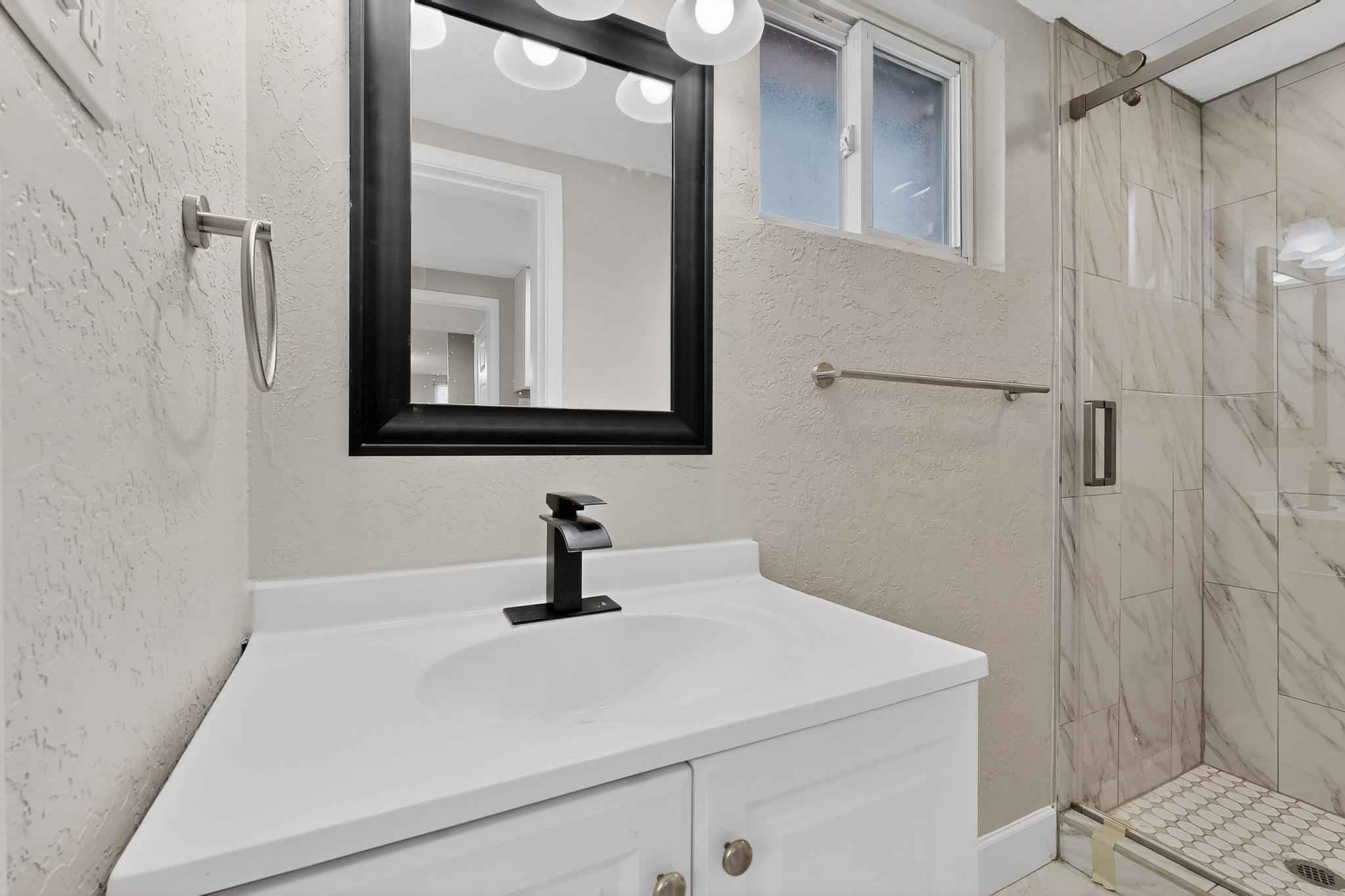 Photo 11 — 2917 Espanola Street NE
