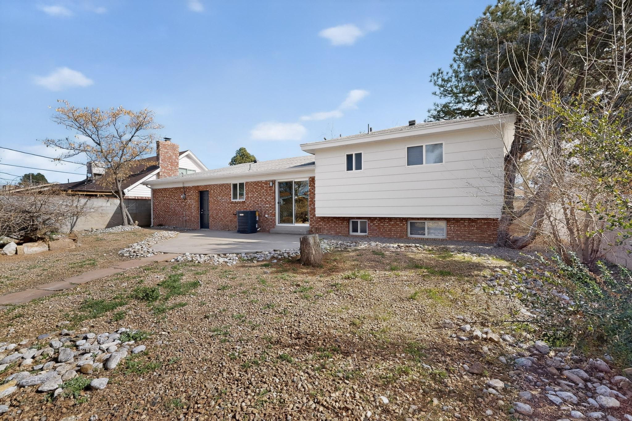 Photo 8 — 2917 Espanola Street NE