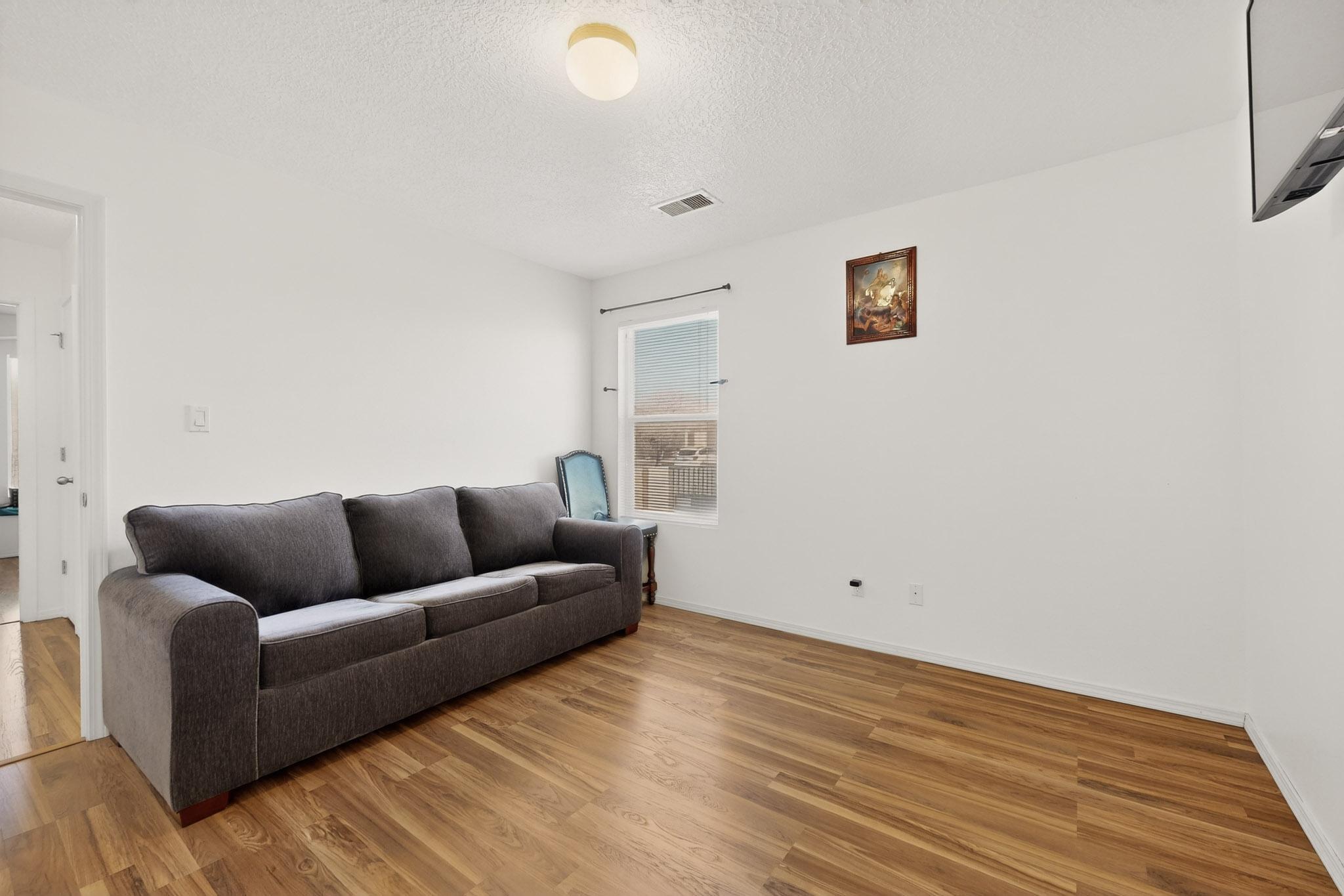 Photo 20 — 103 Oakwood Court SW
