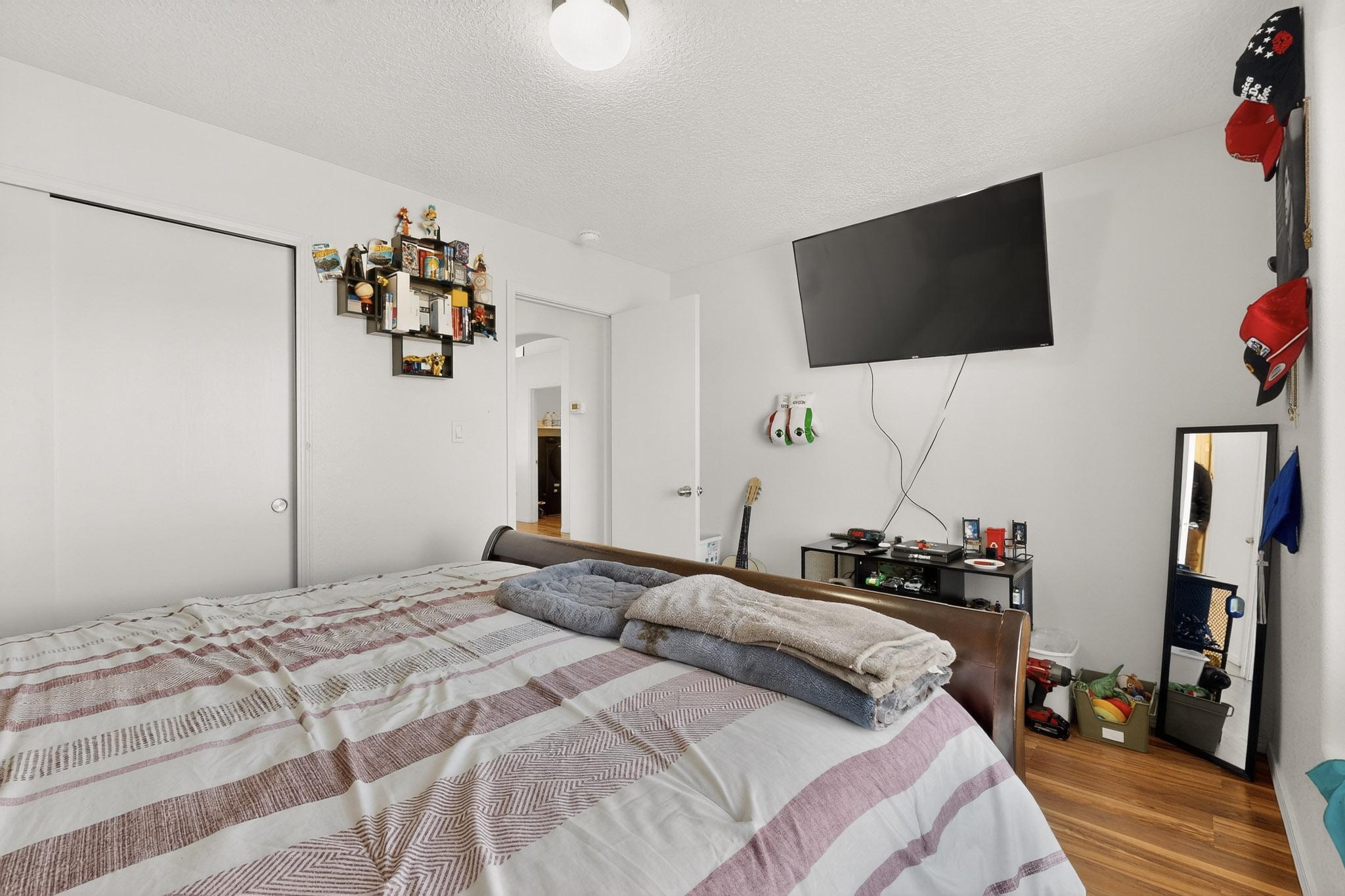 Photo 16 — 103 Oakwood Court SW
