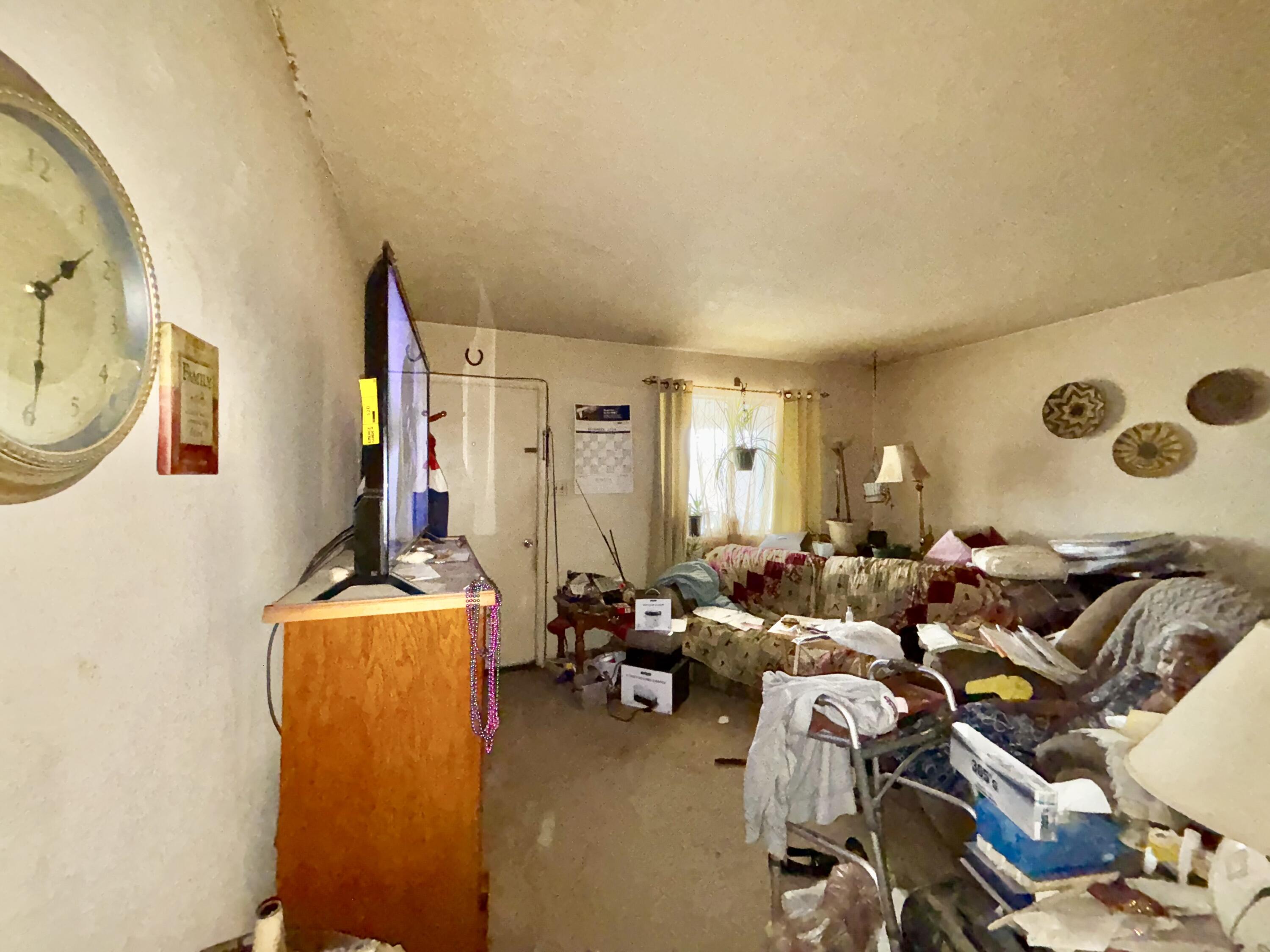 Photo 11 — 1345-1351 LOS LENTES Road NE