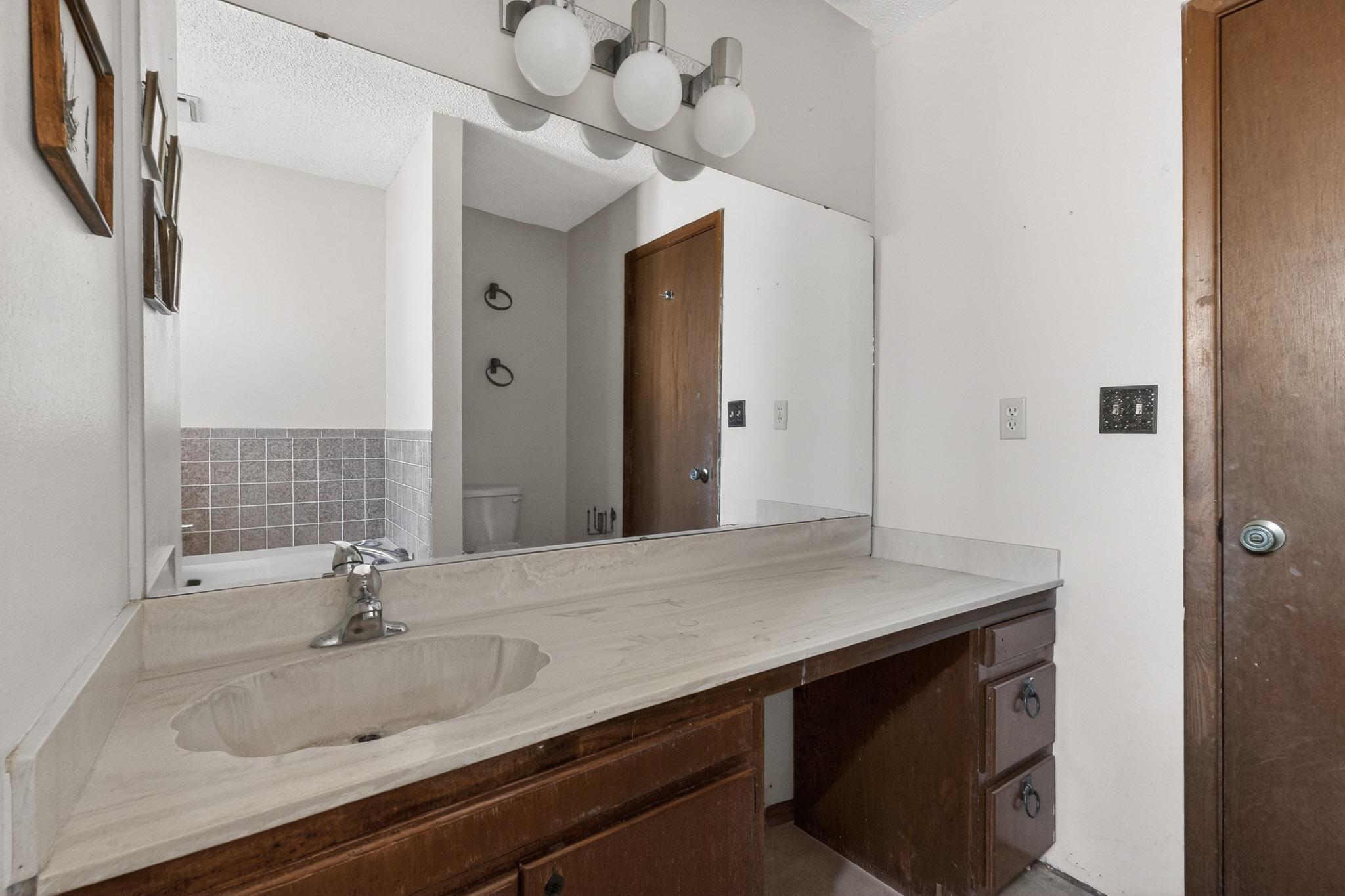 Photo 18 — 724 Elko Avenue