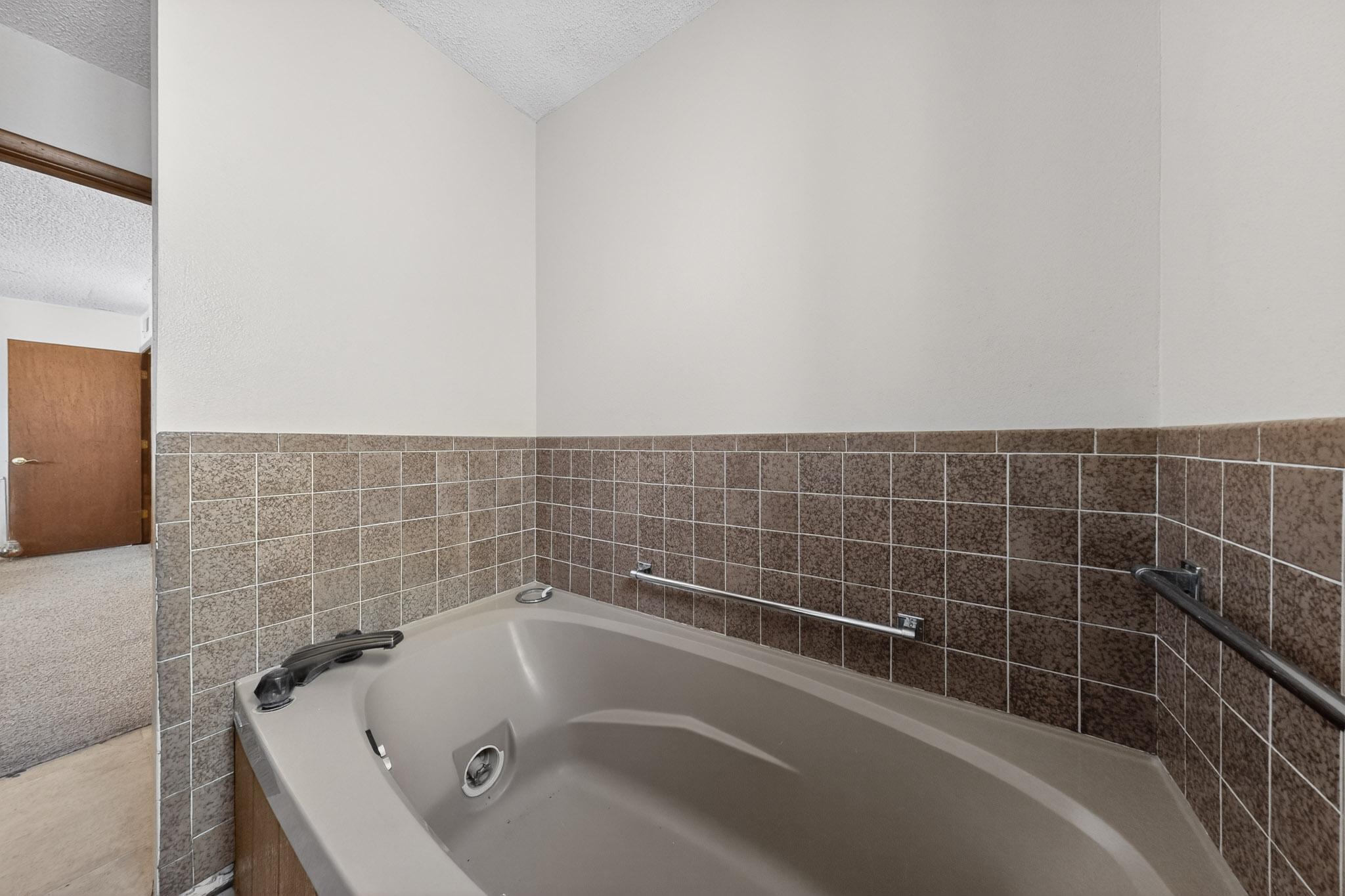 Photo 17 — 724 Elko Avenue