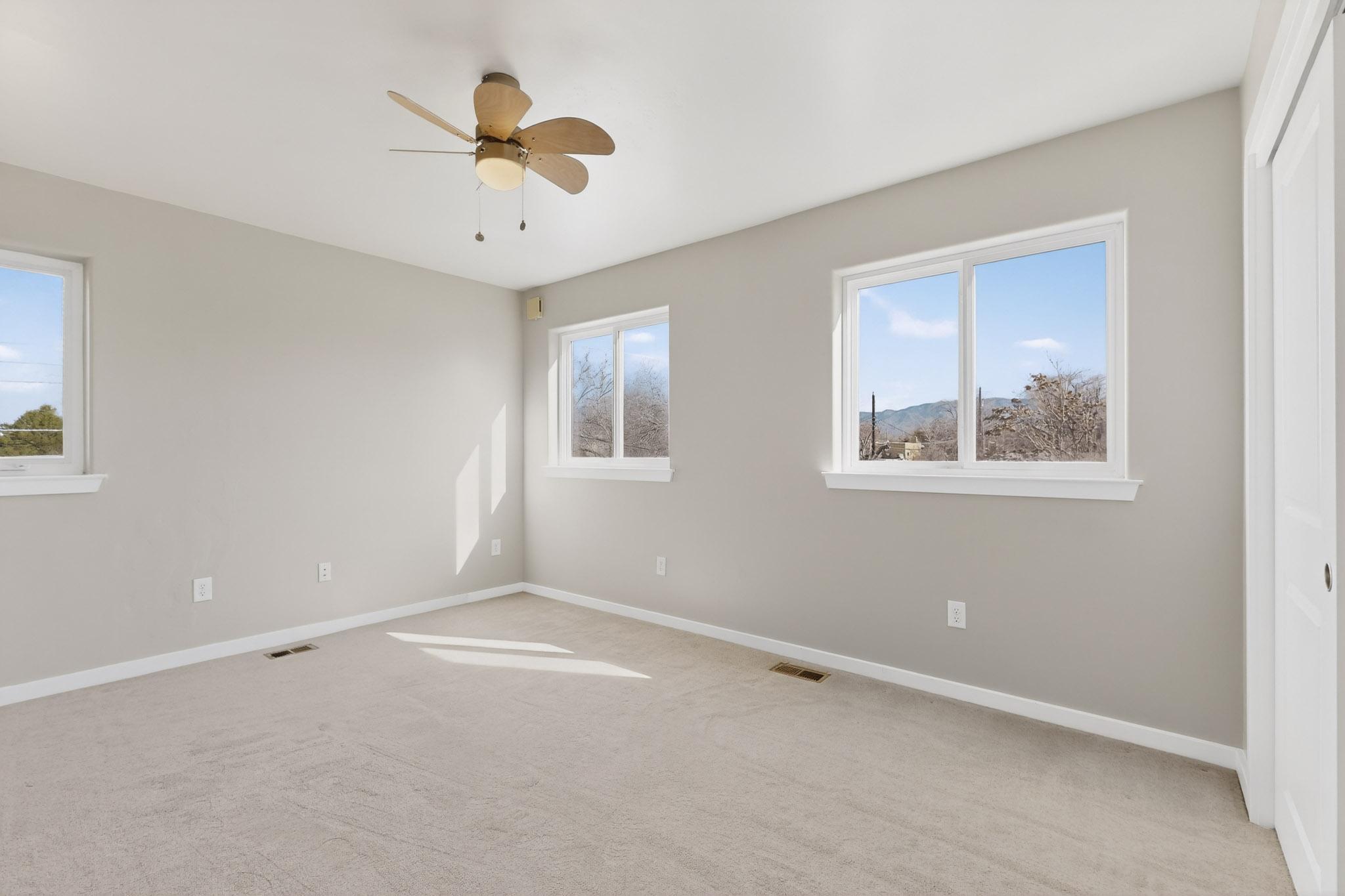 Photo 19 — 3325 Wilway Avenue NE