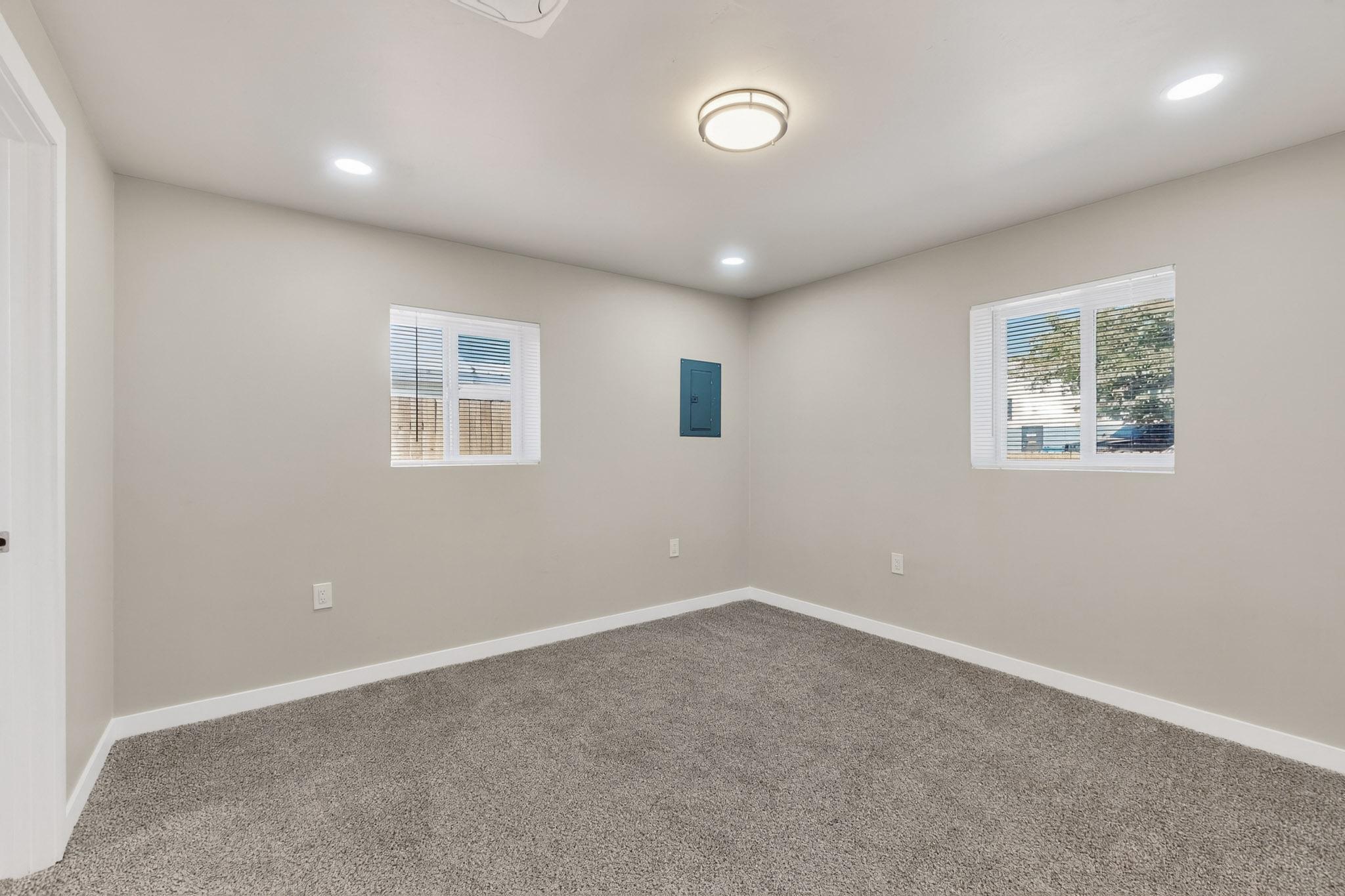 Photo 4 — 402 Hudson Avenue NW