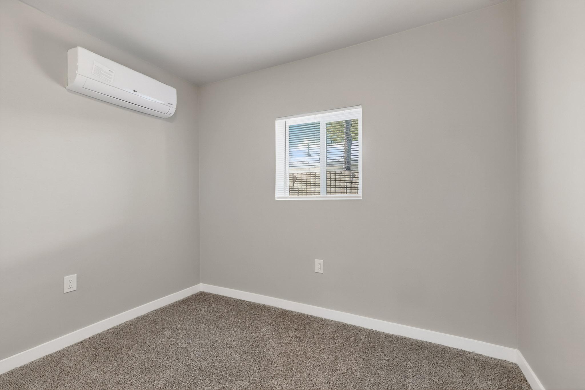 Photo 8 — 402 Hudson Avenue NW