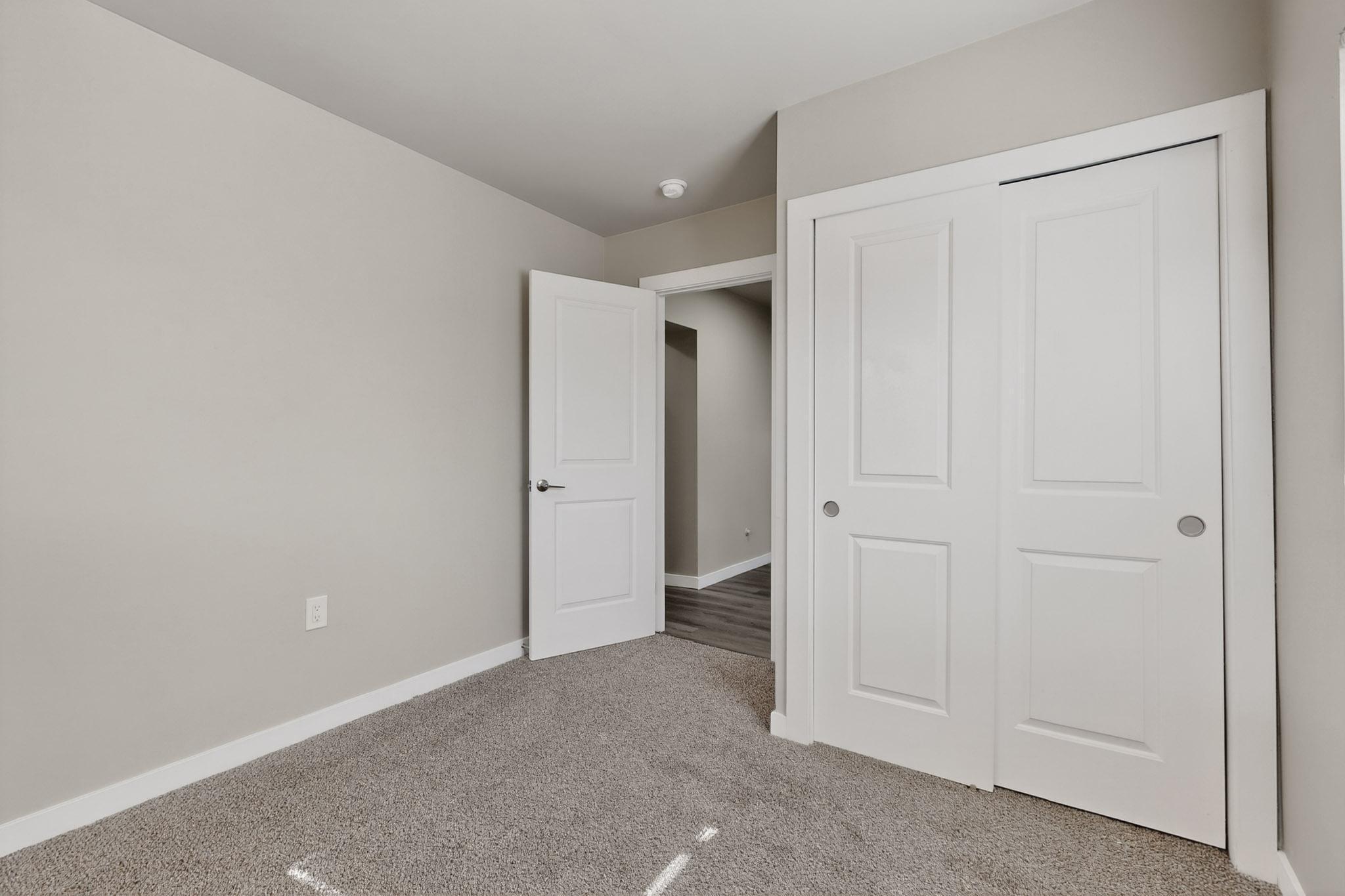 Photo 11 — 402 Hudson Avenue NW