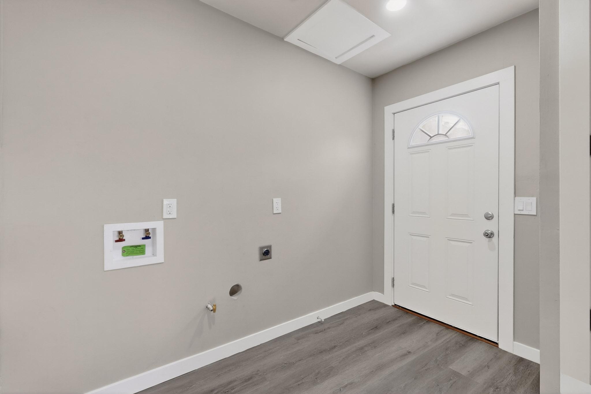 Photo 13 — 402 Hudson Avenue NW